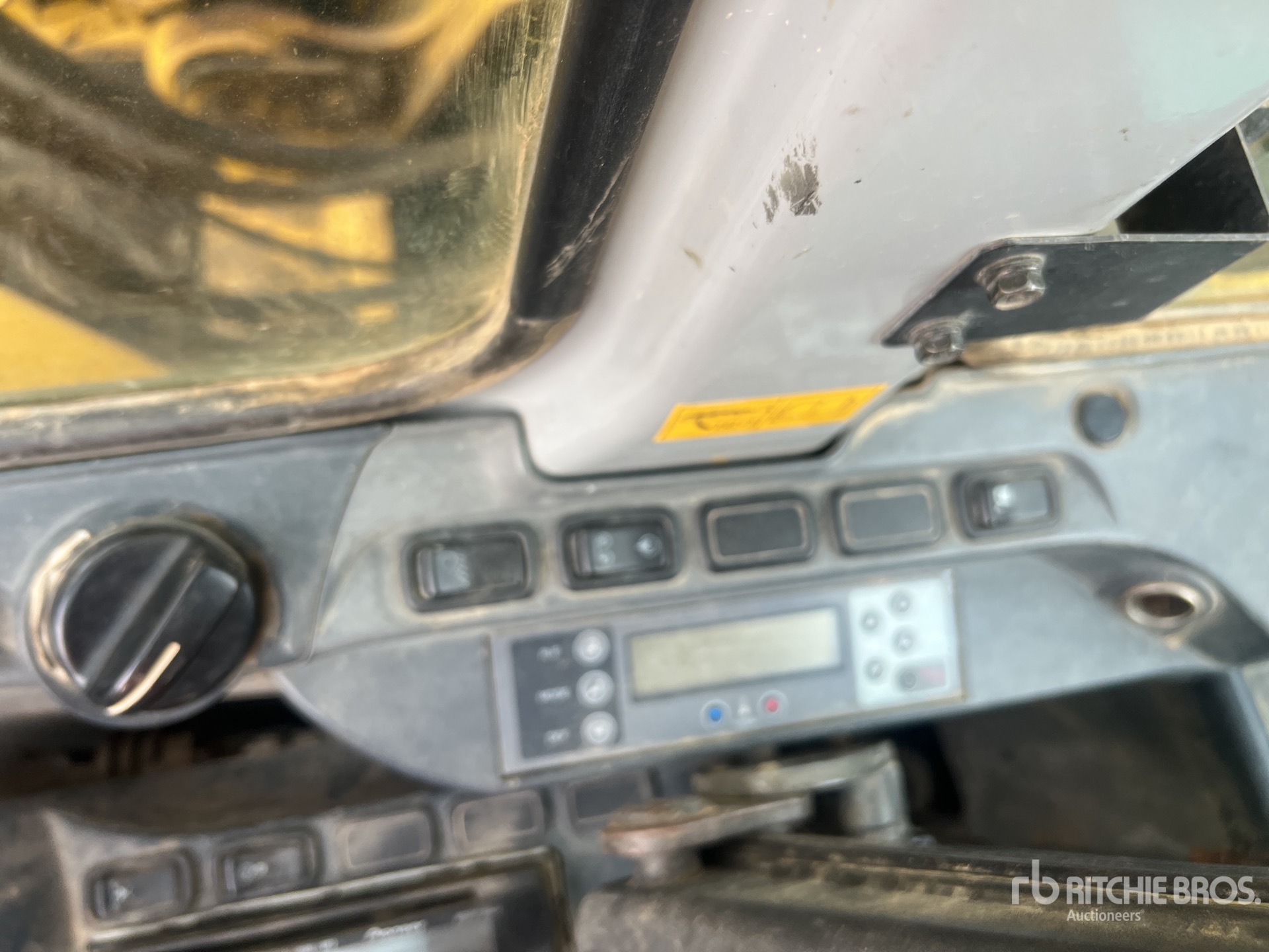 2009 New Holland E235B SRNLC