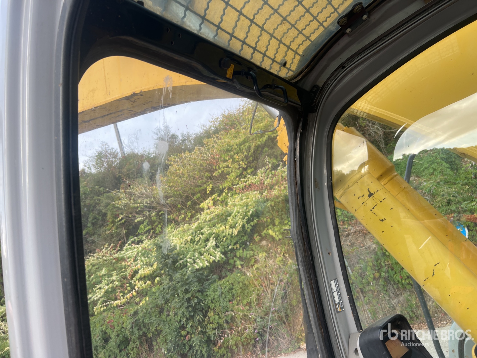 2009 New Holland E235B SRNLC