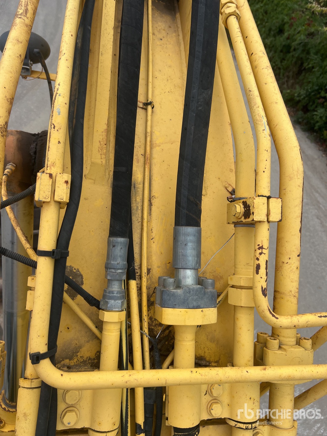 2009 New Holland E235B SRNLC