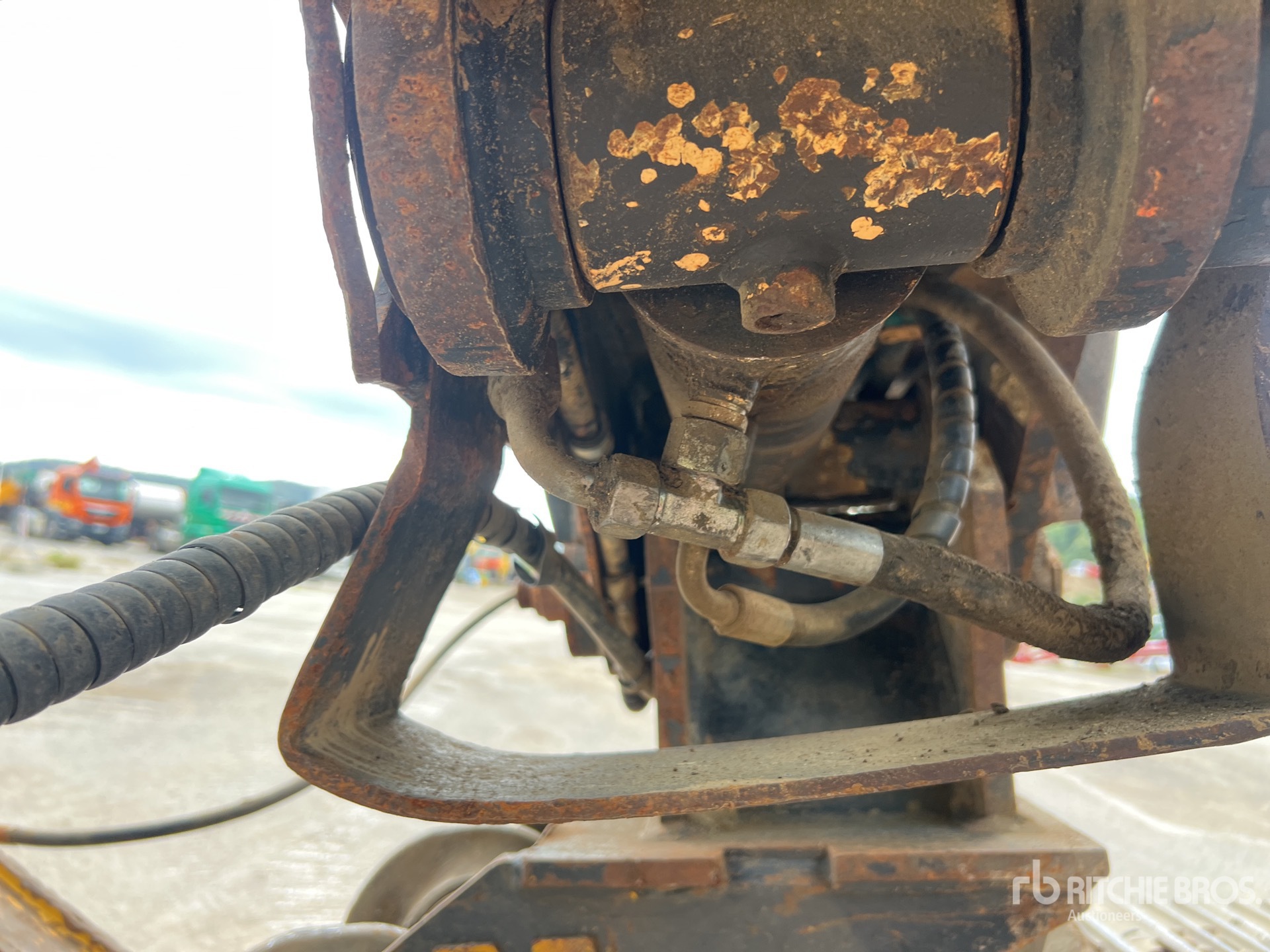 2009 New Holland E235B SRNLC