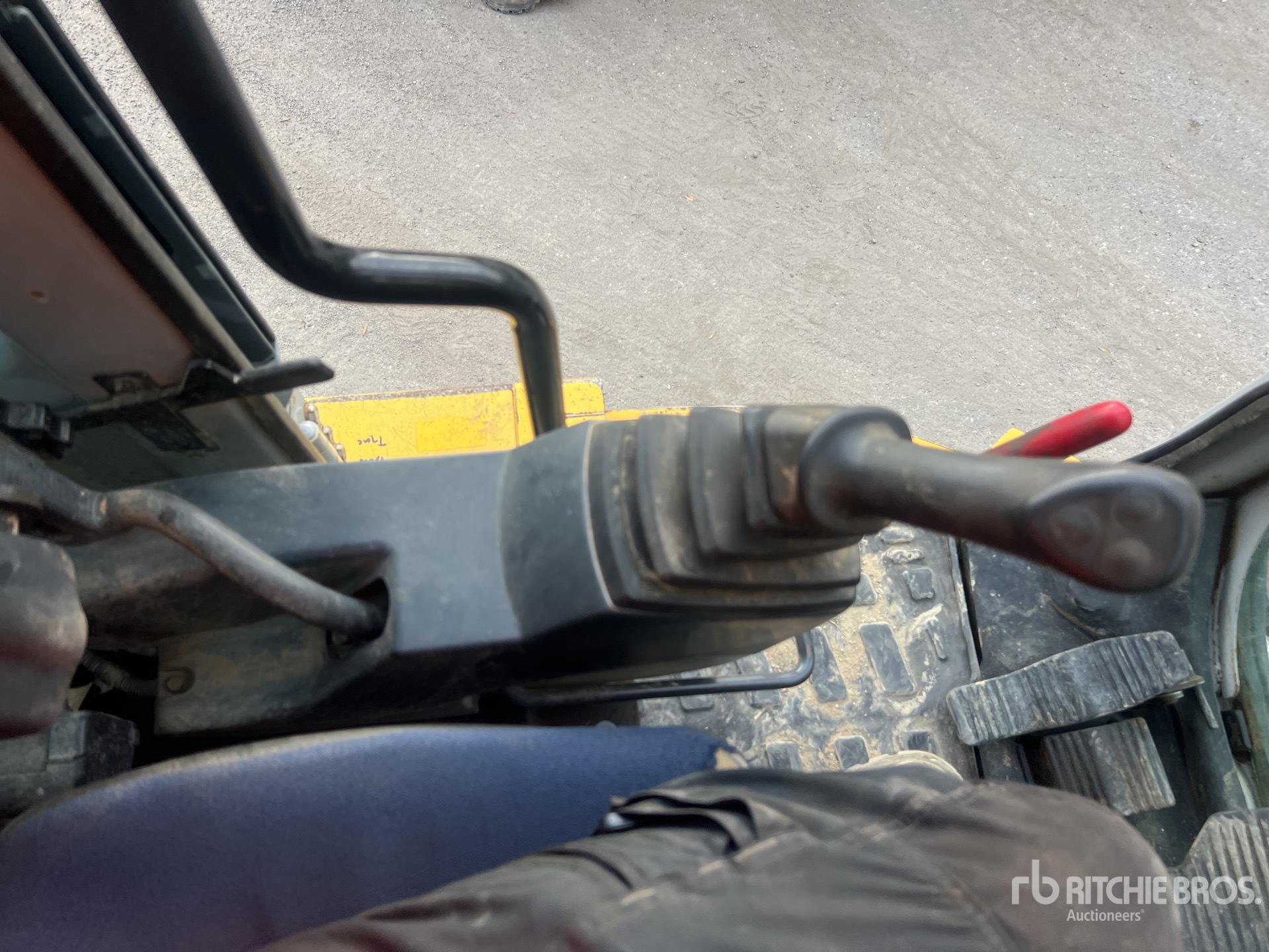 2009 New Holland E235B SRNLC