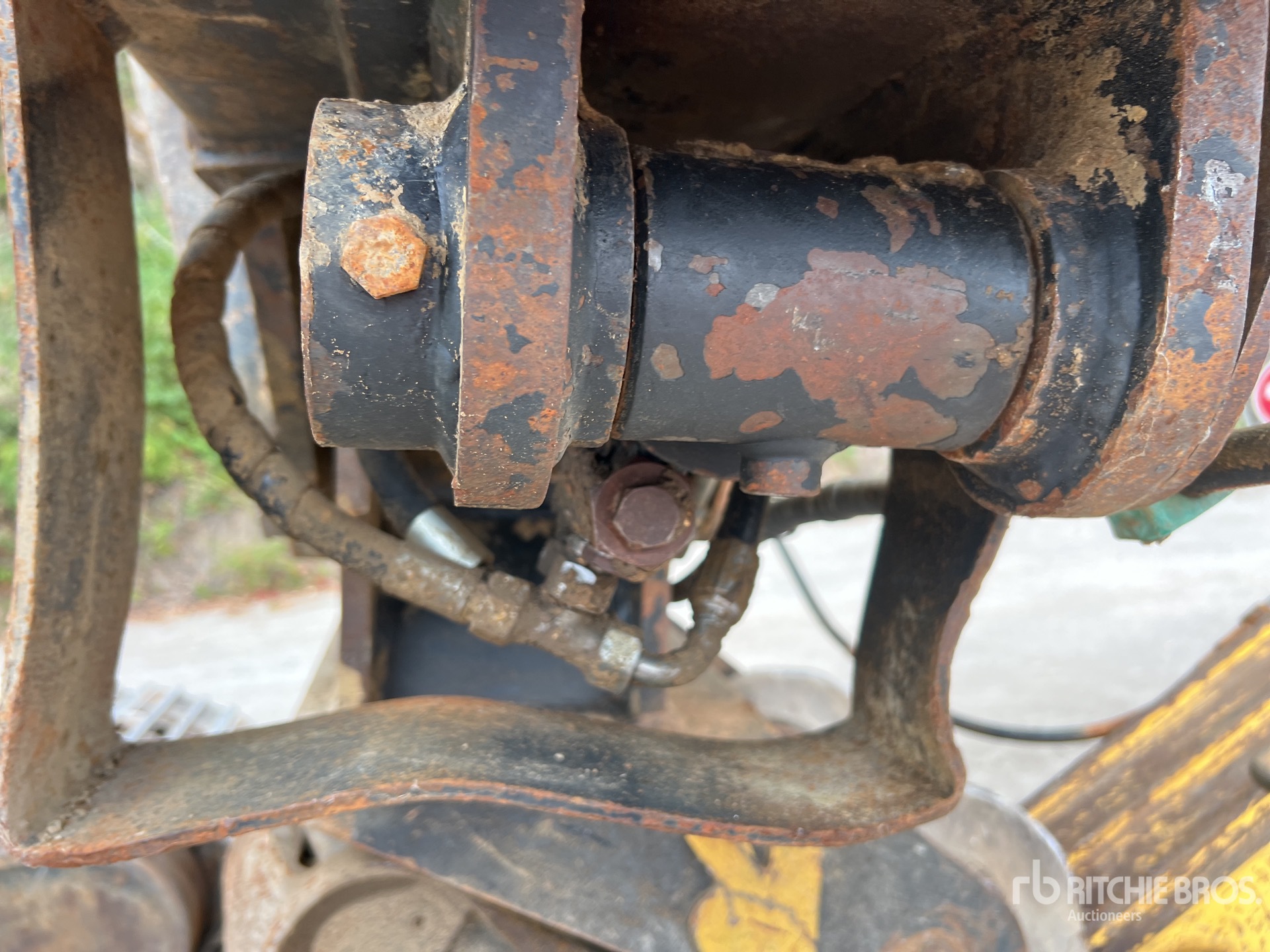 2009 New Holland E235B SRNLC