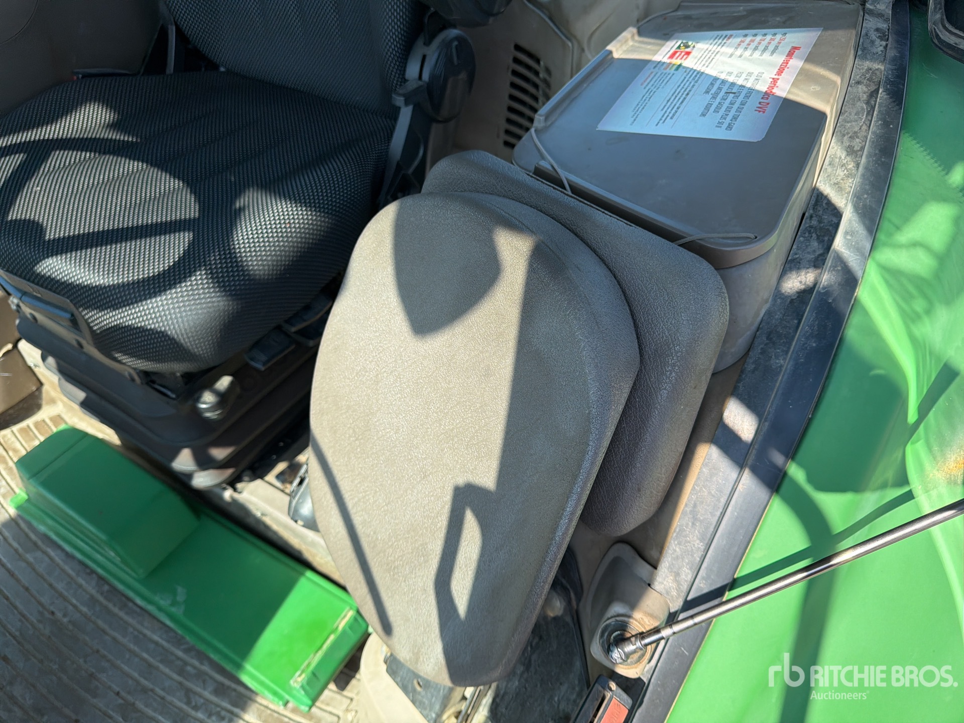 John Deere 7430