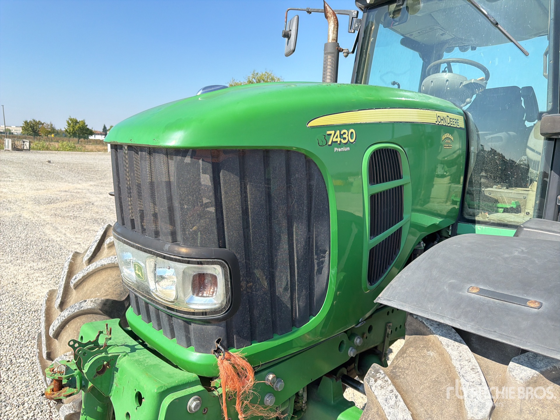 John Deere 7430