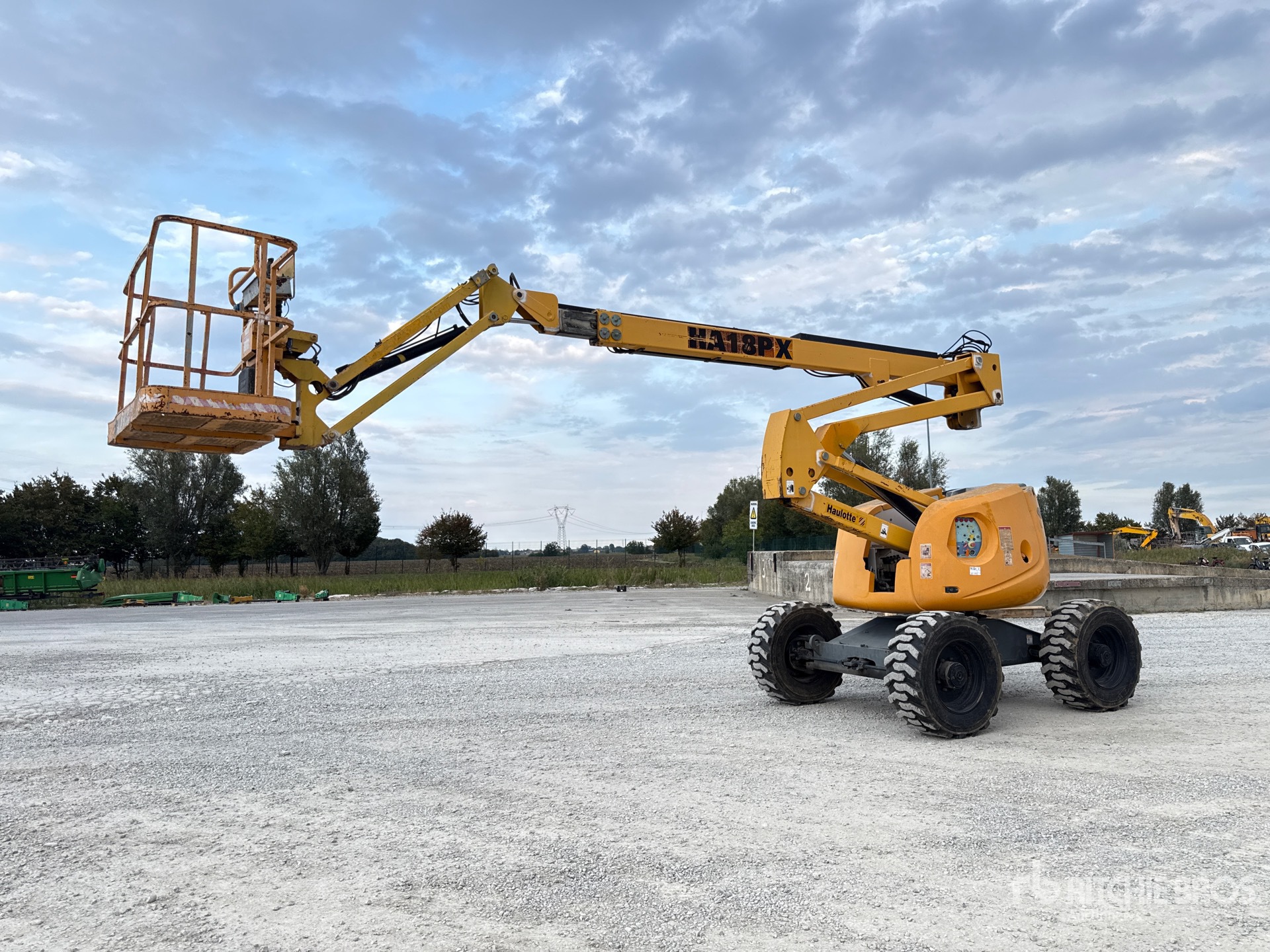 Photo of 2004 Haulotte HA18PX