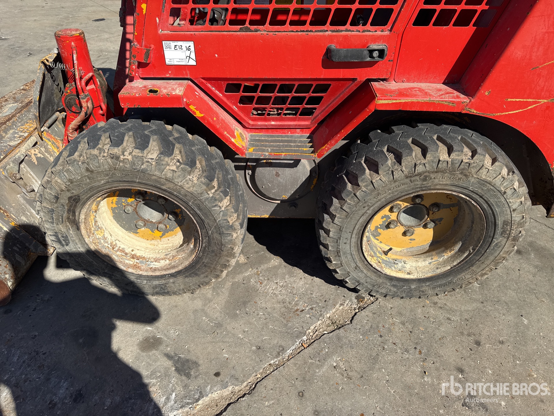 1996 JCB 165