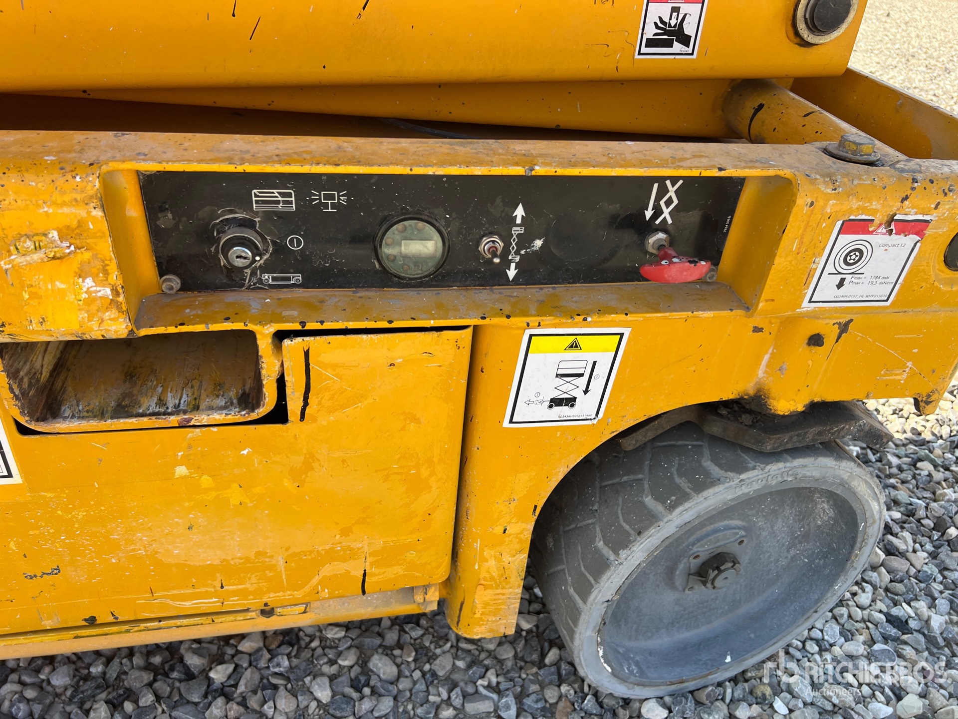 2007 Haulotte COMPACT12