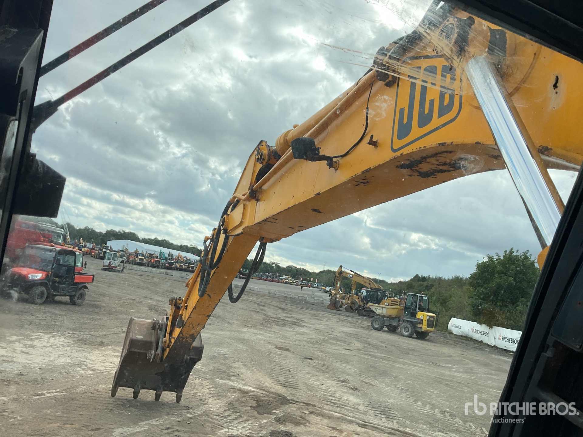 2002 JCB JS130