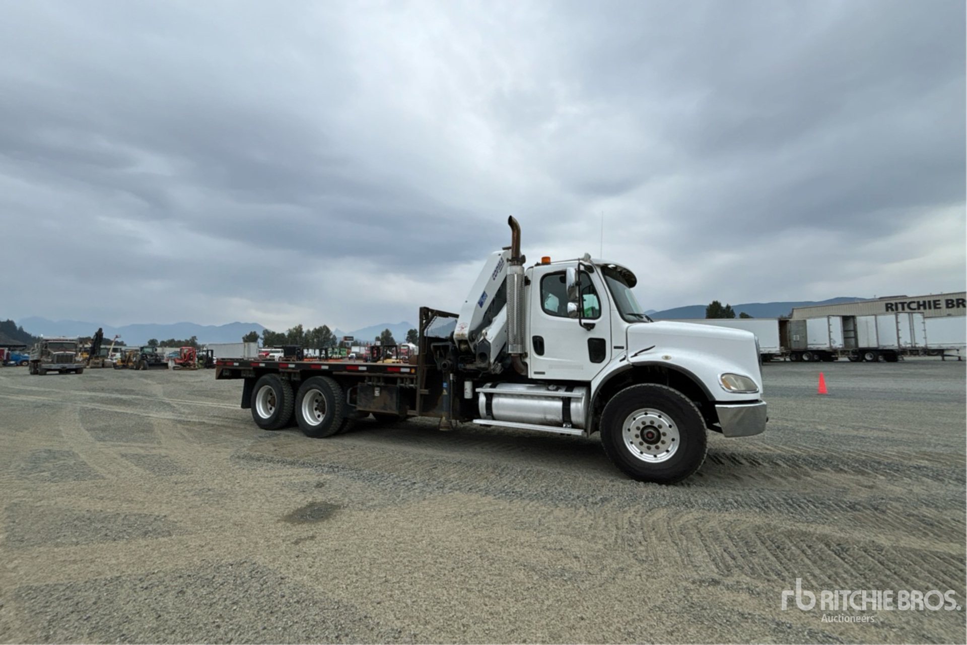2005 Freightliner M2 112