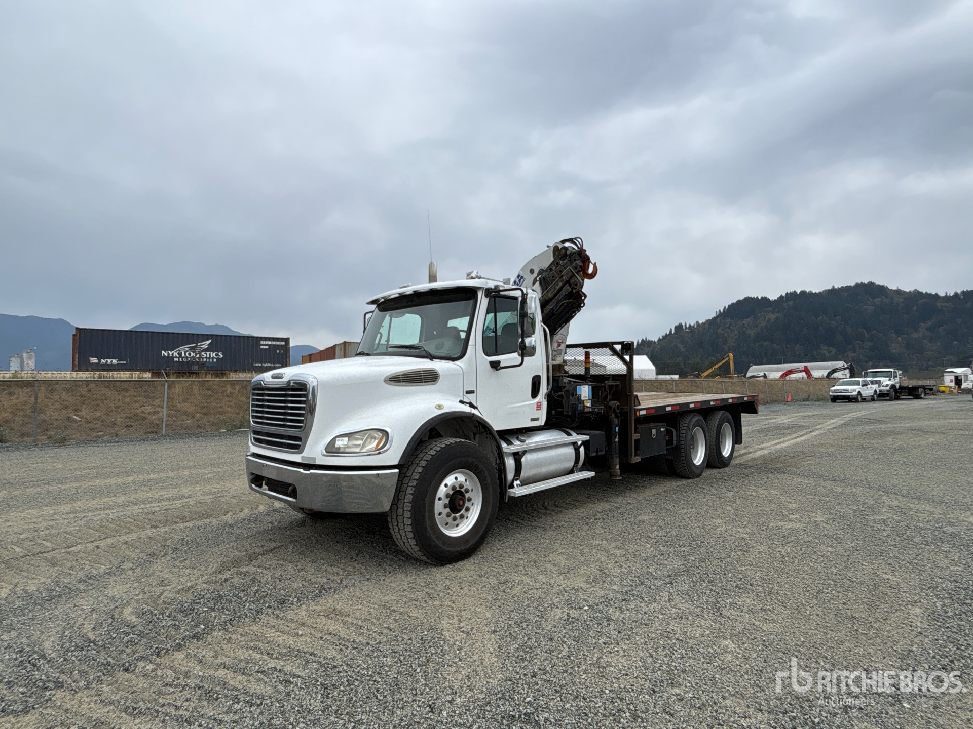 2005 Freightliner M2 112