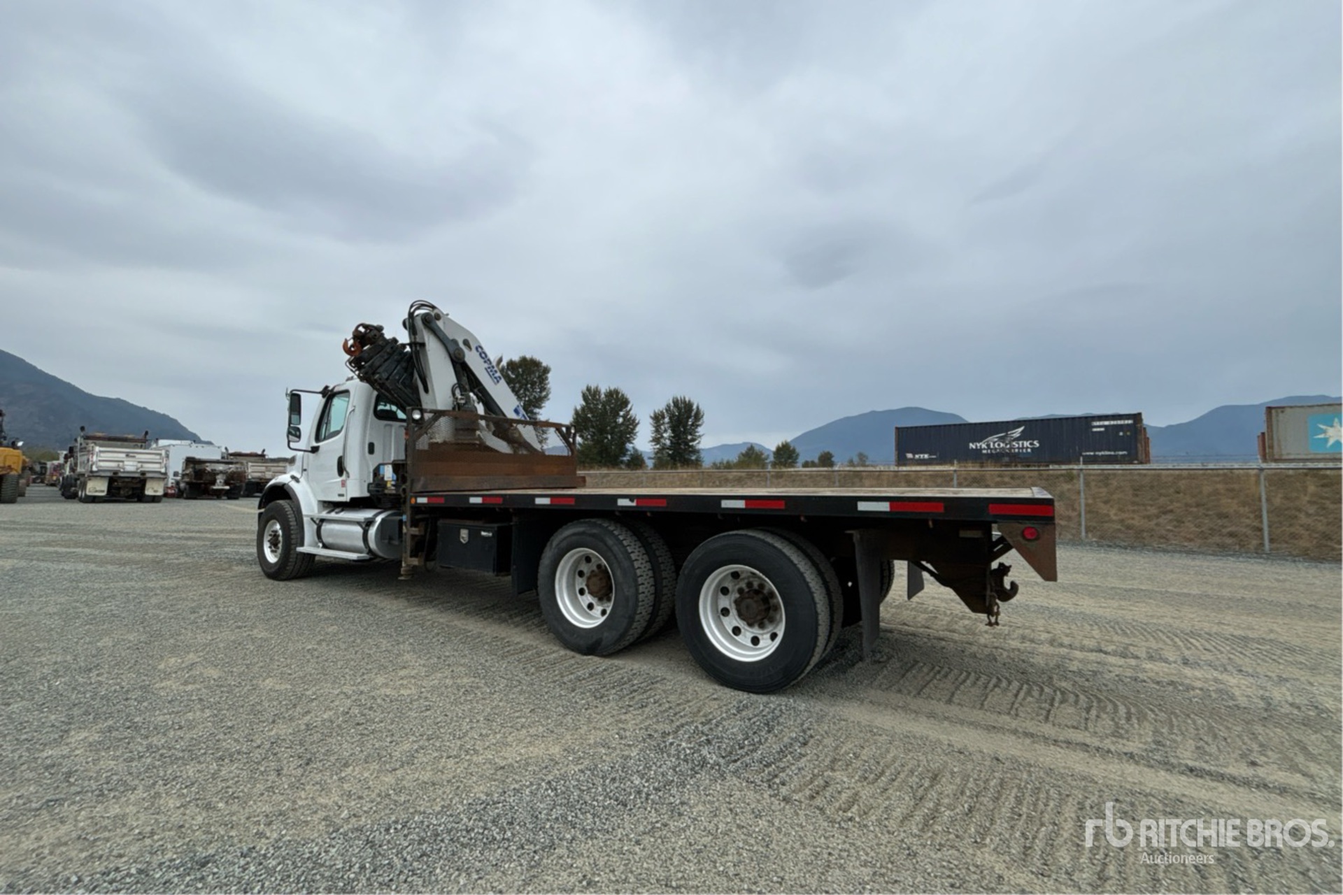 2005 Freightliner M2 112