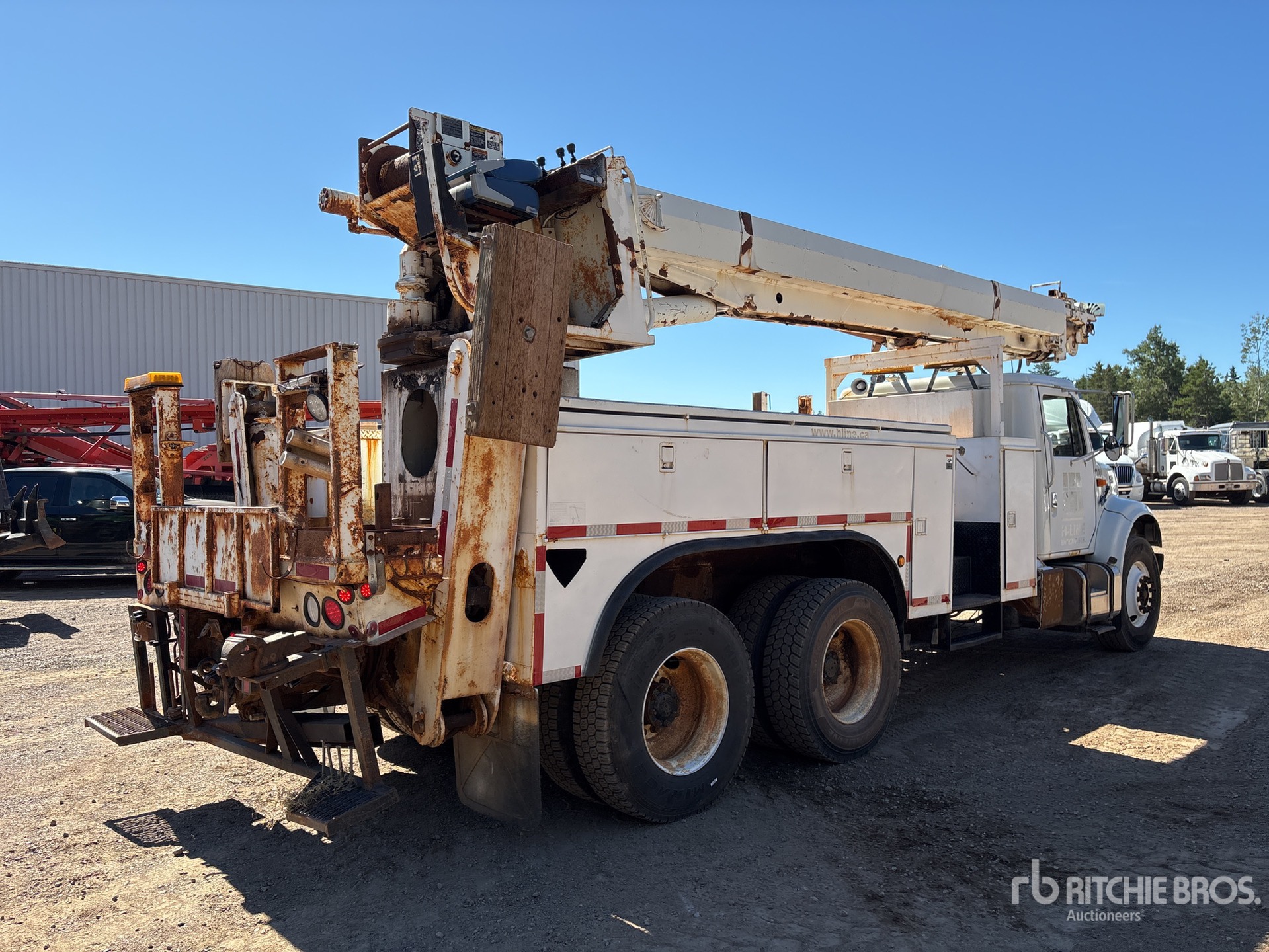 2000 International 4900