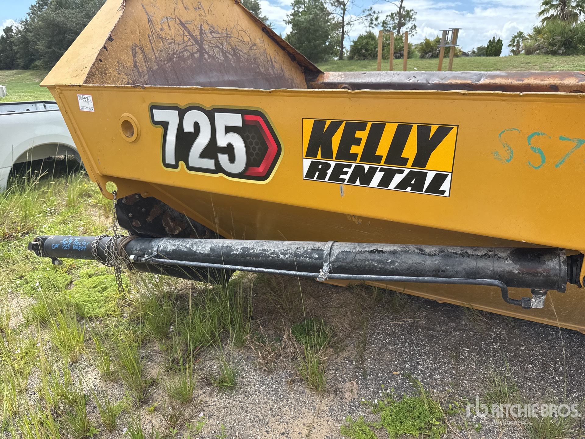 Caterpillar 725