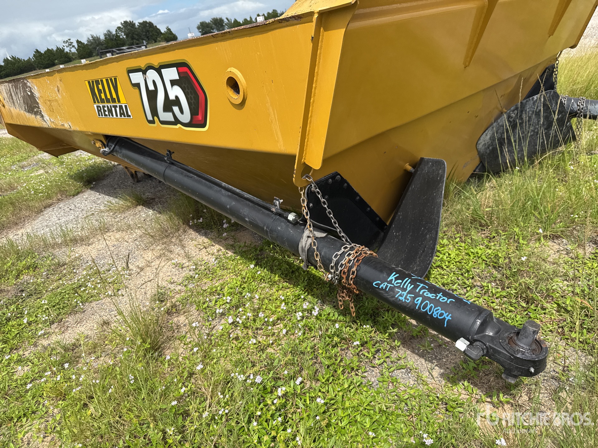 Caterpillar 725