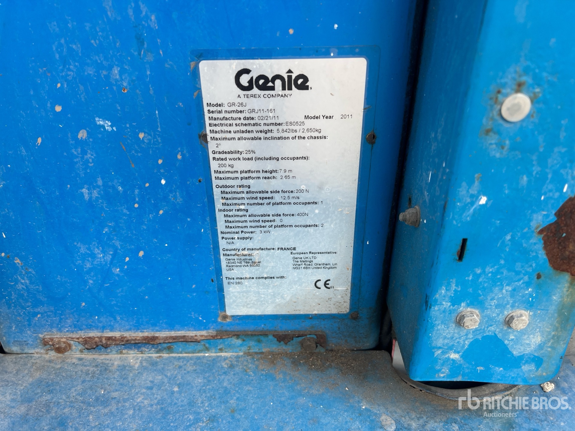 2011 Genie GR26J