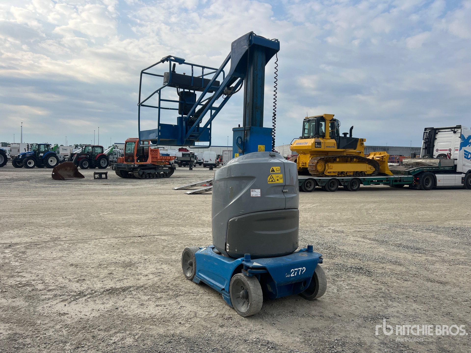 2011 Genie GR26J