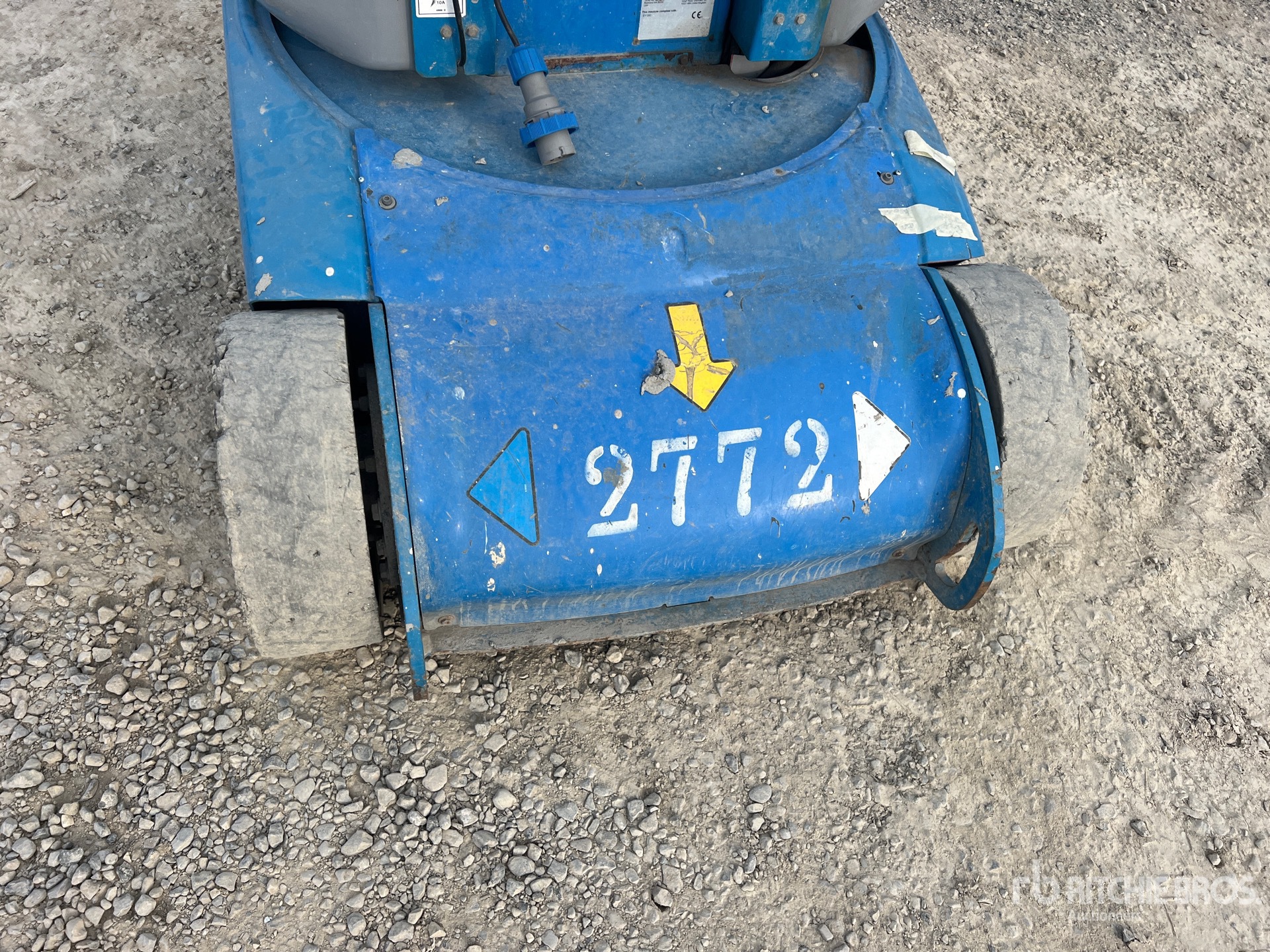 2011 Genie GR26J