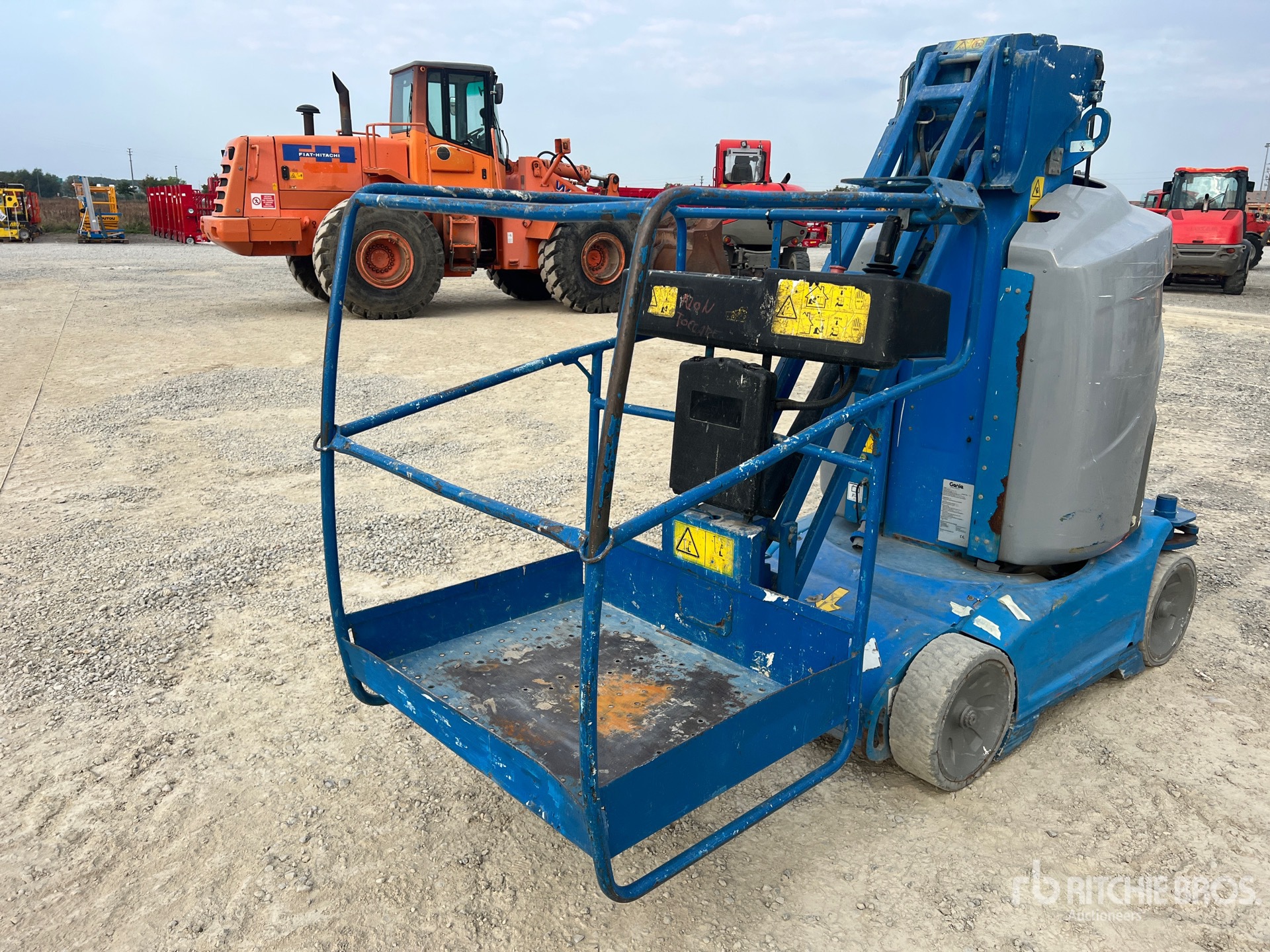 2011 Genie GR26J