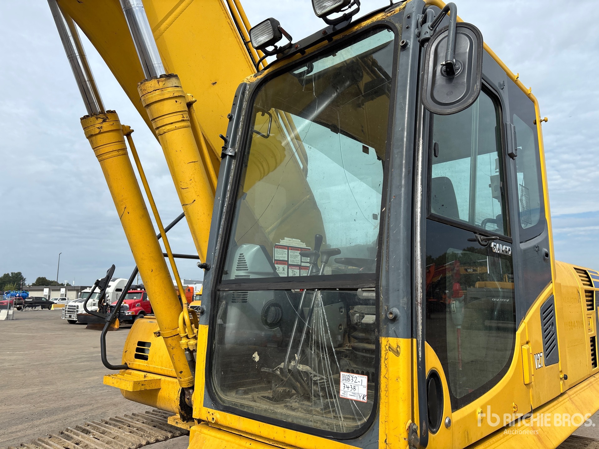 2008 Komatsu PC220LC-8