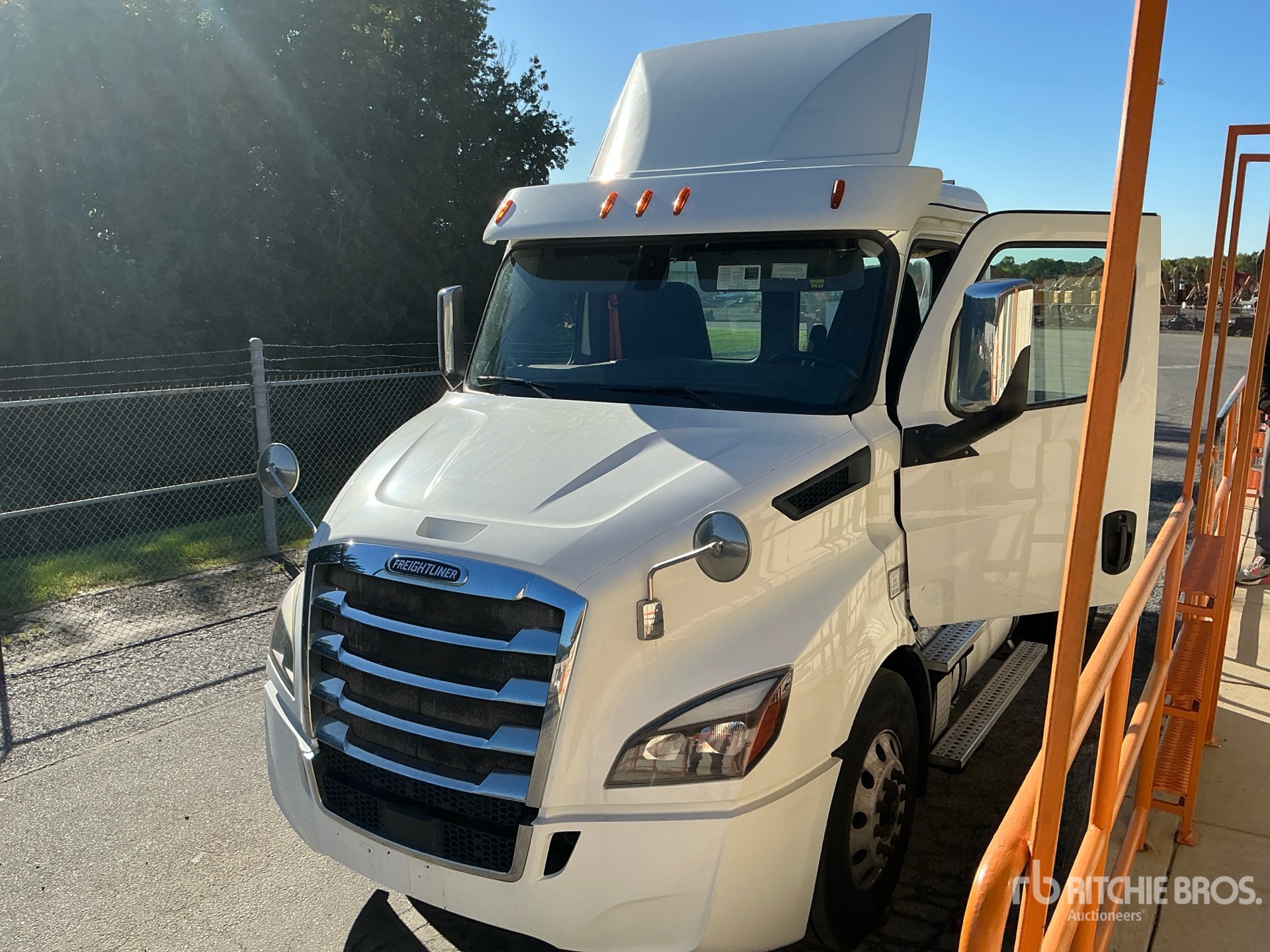 2019 Freightliner CASCADIA 116