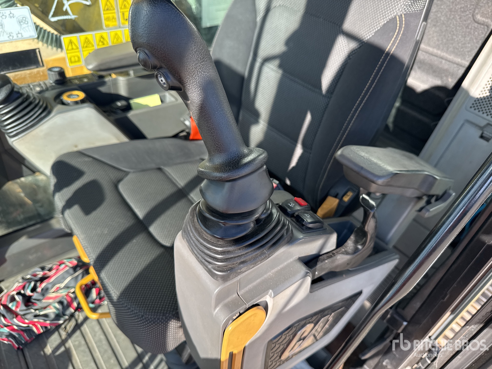 2019 Caterpillar 323