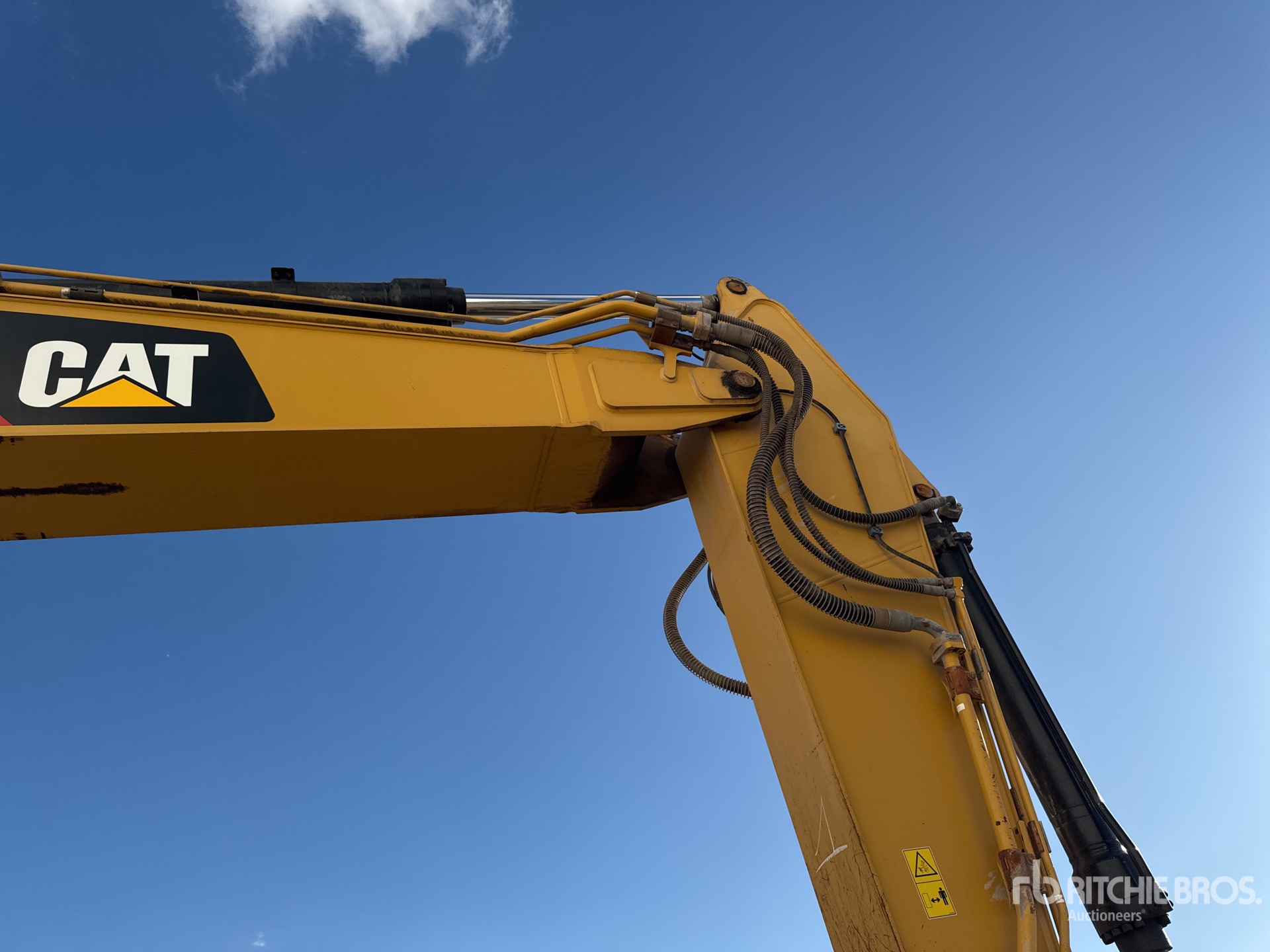 2019 Caterpillar 323