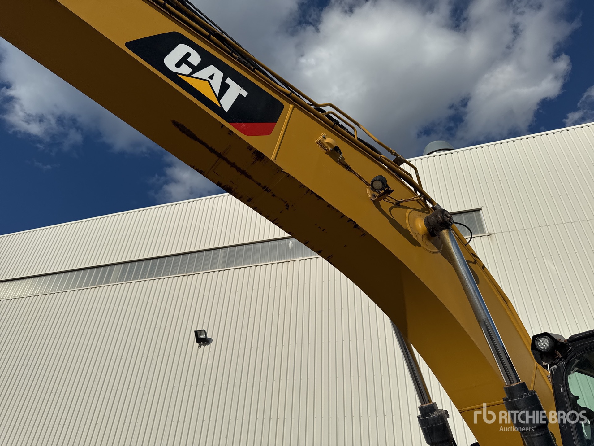 2019 Caterpillar 323