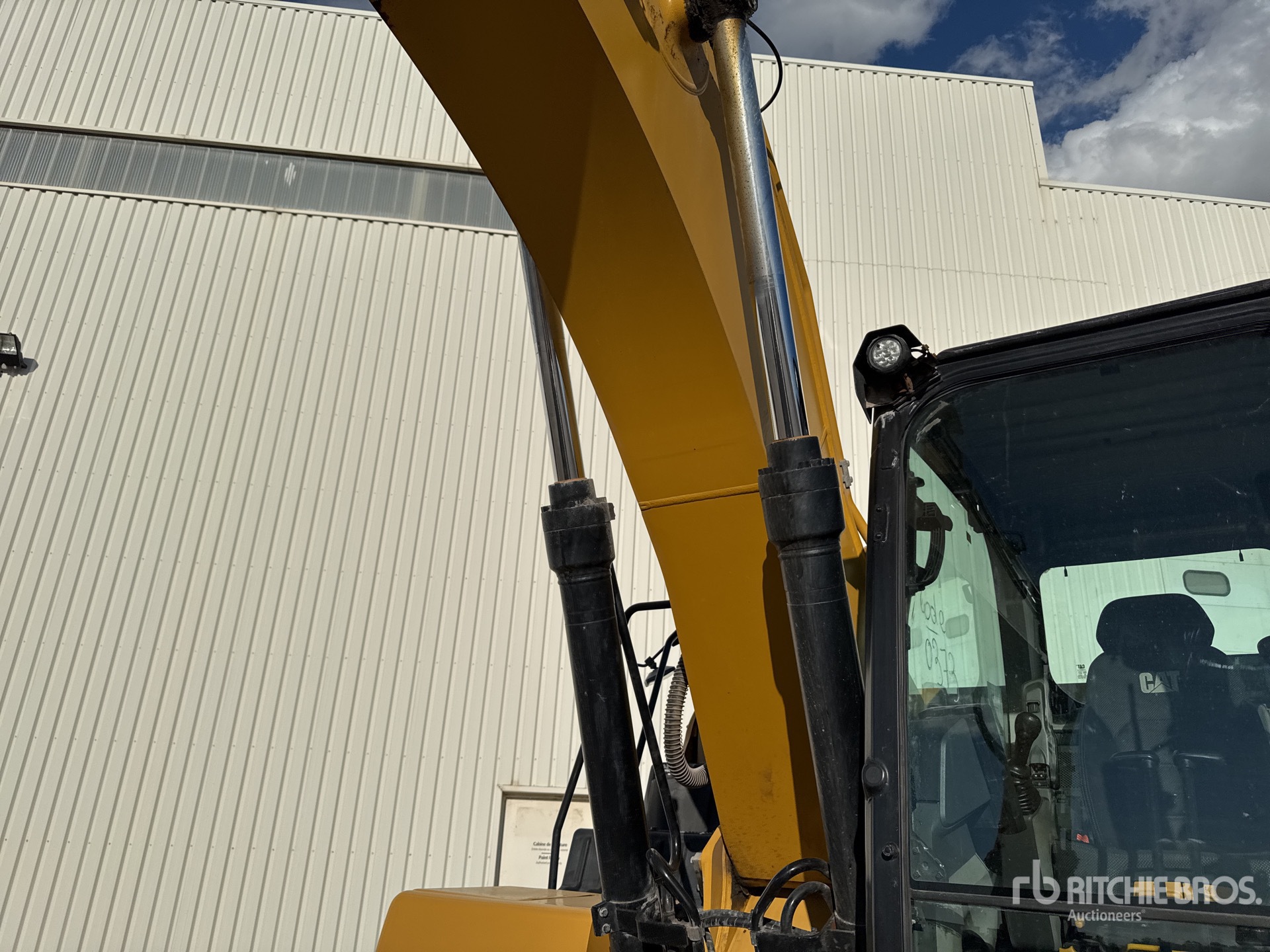 2019 Caterpillar 323