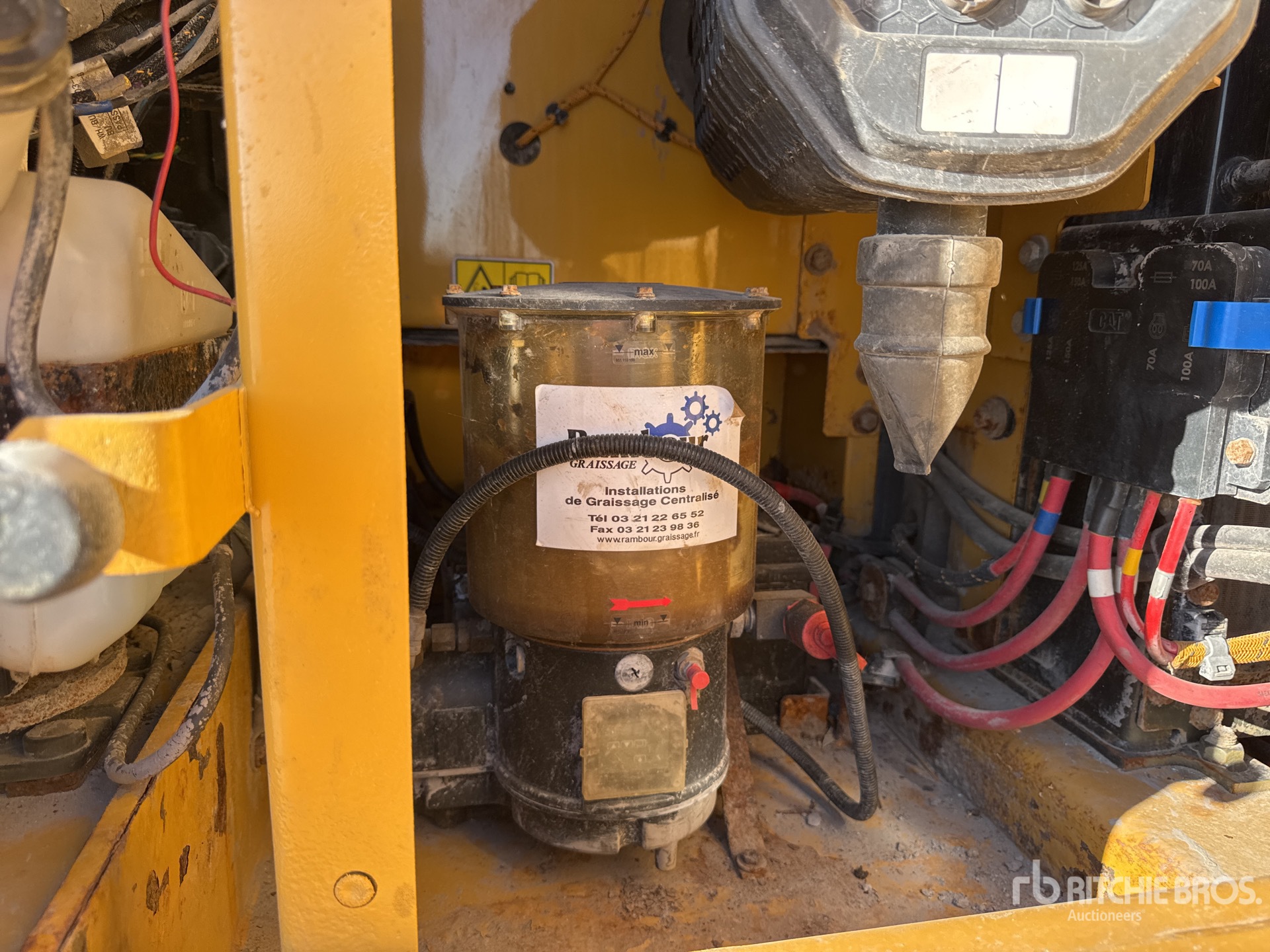 2019 Caterpillar 323
