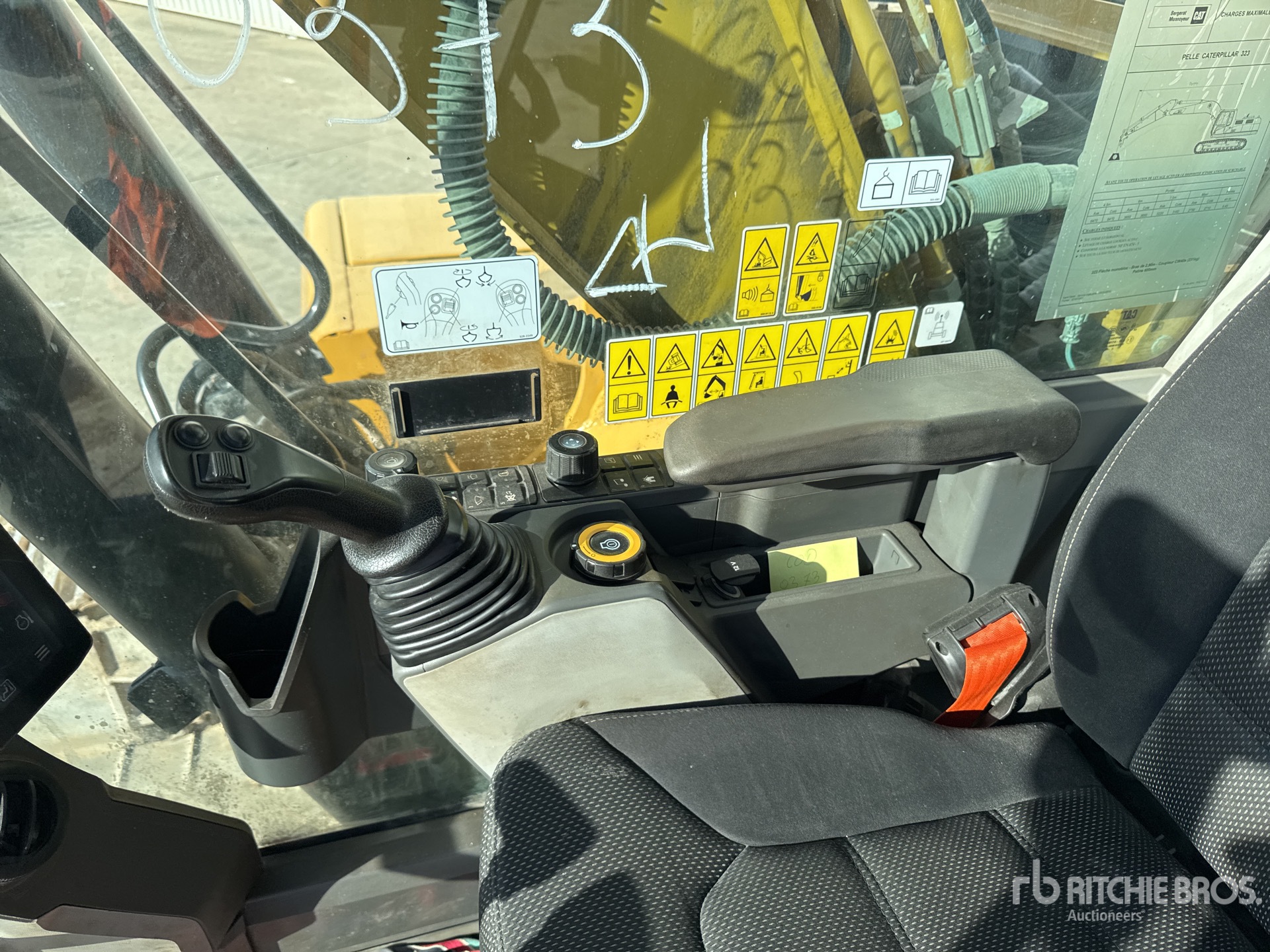 2019 Caterpillar 323