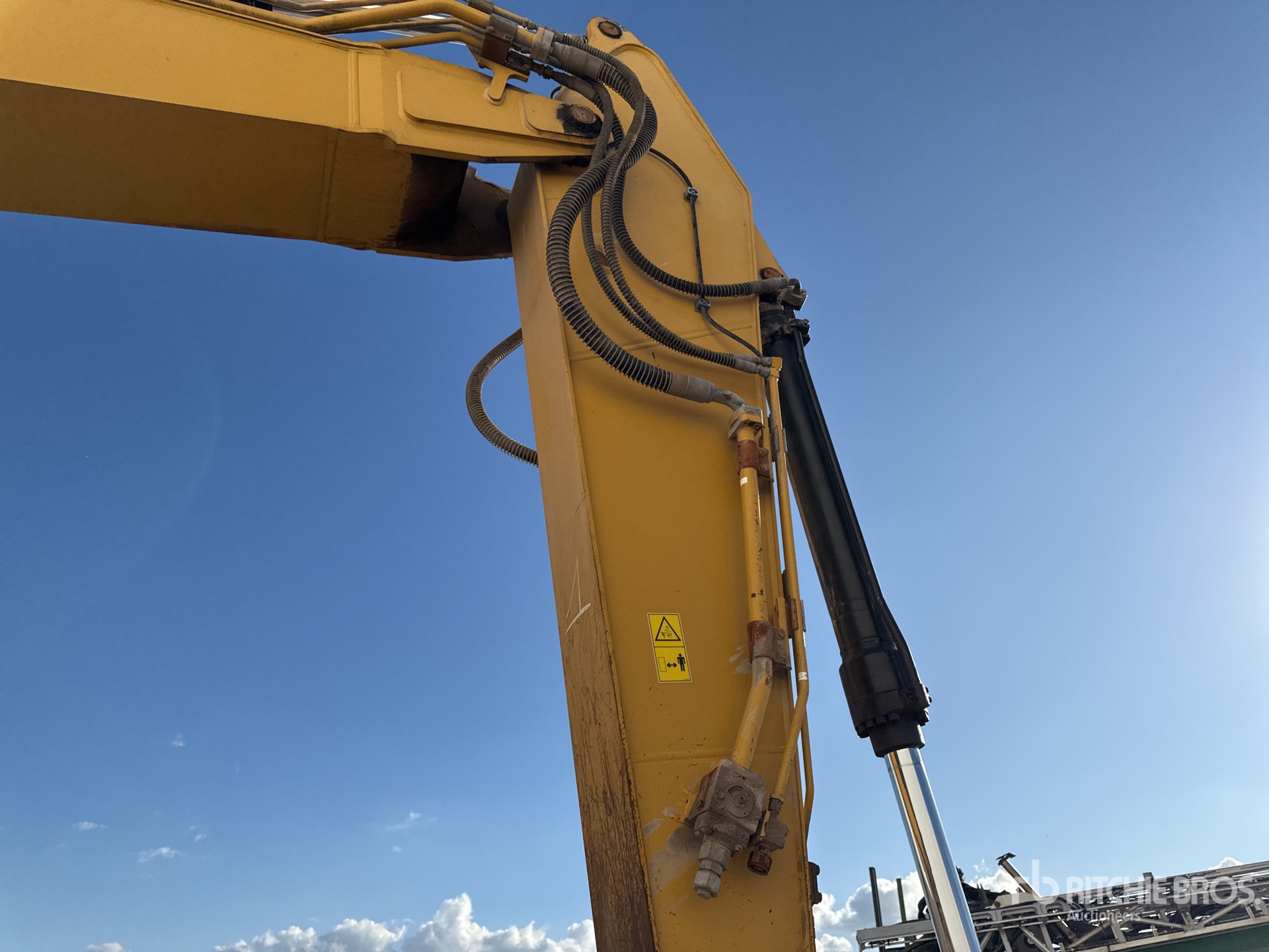 2019 Caterpillar 323
