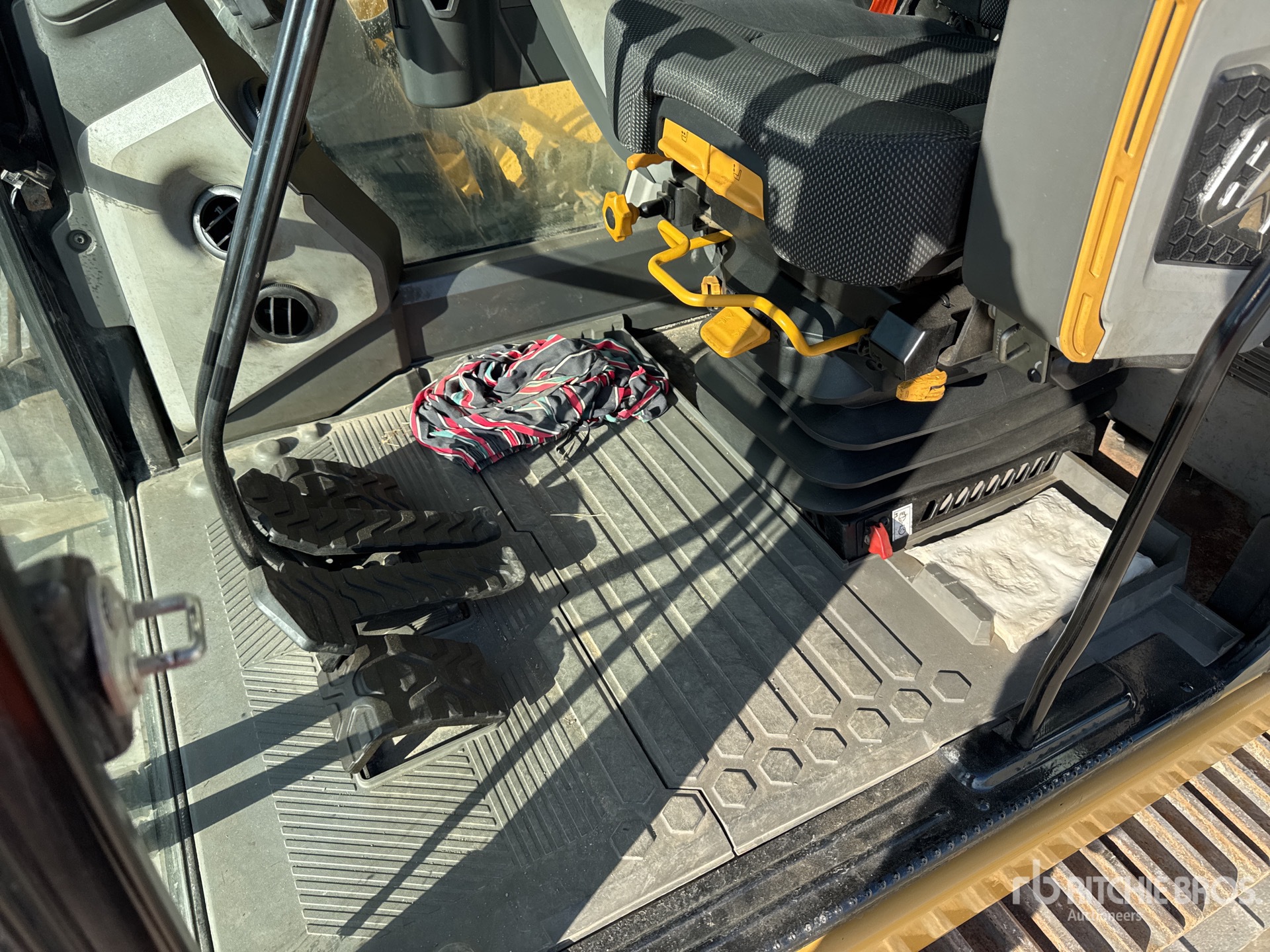 2019 Caterpillar 323