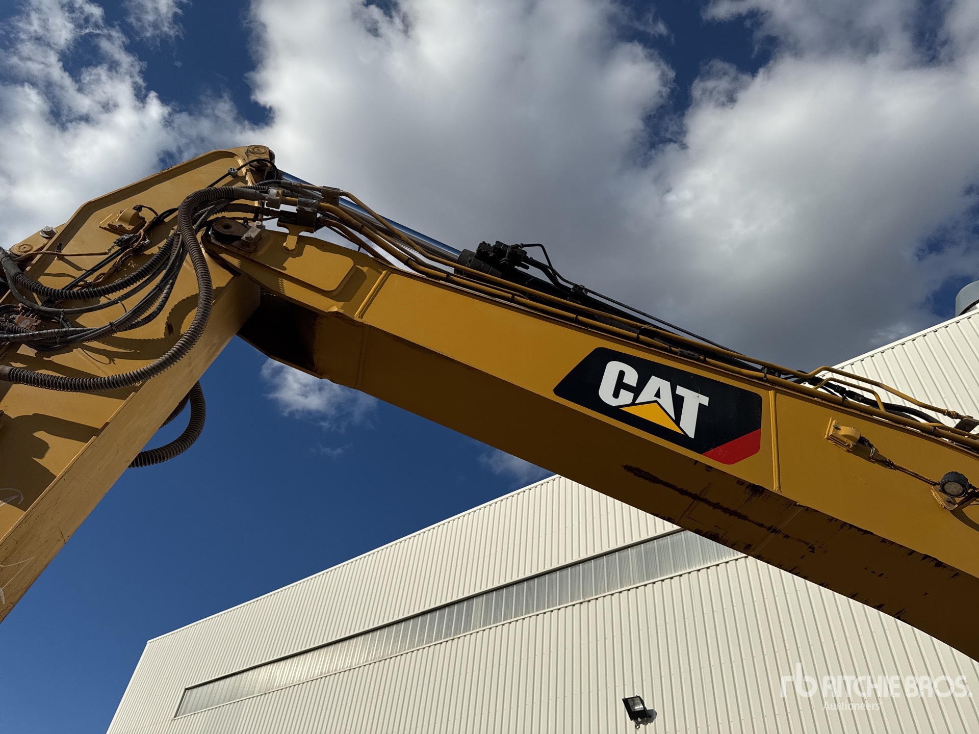 2019 Caterpillar 323