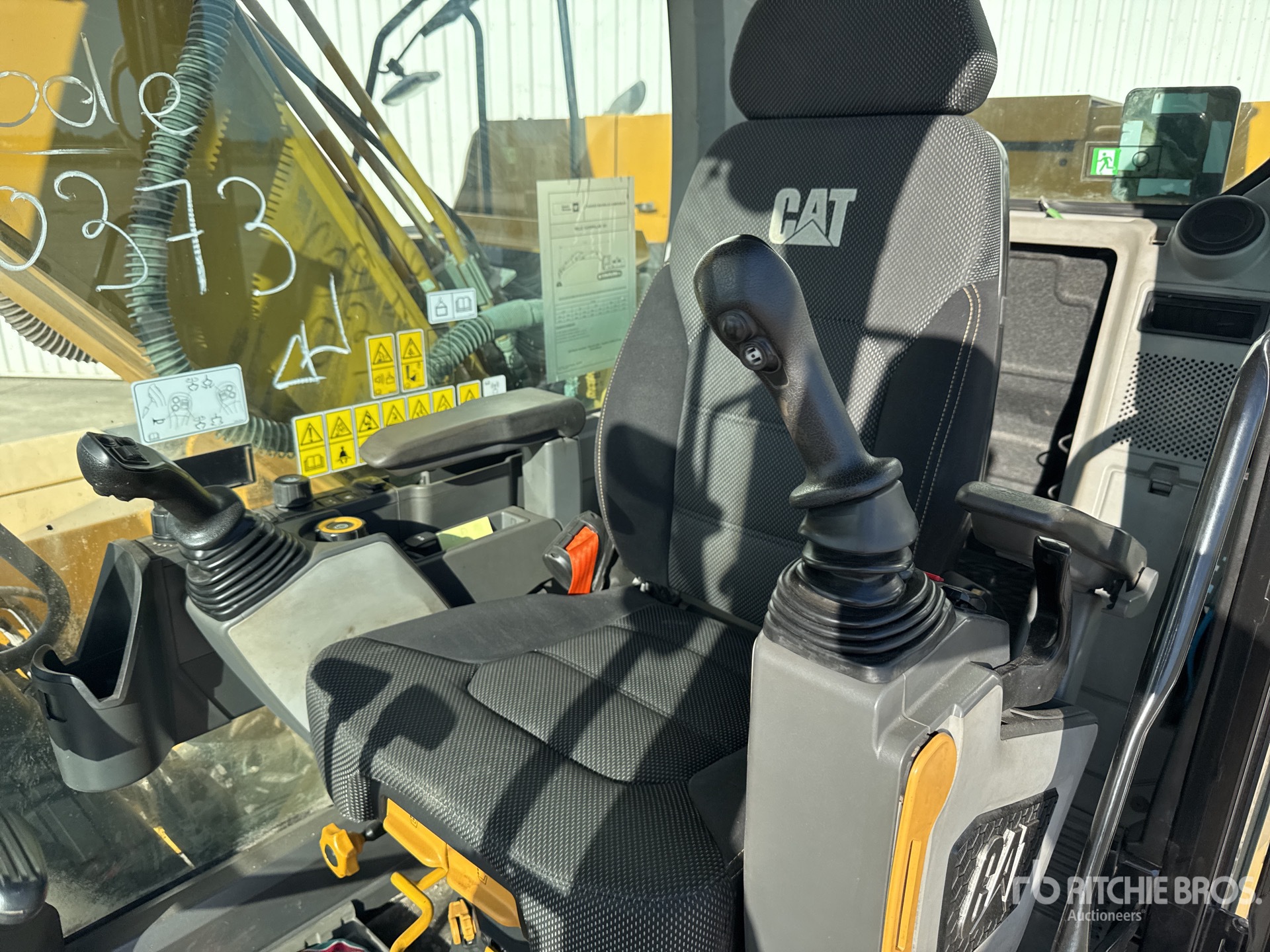 2019 Caterpillar 323