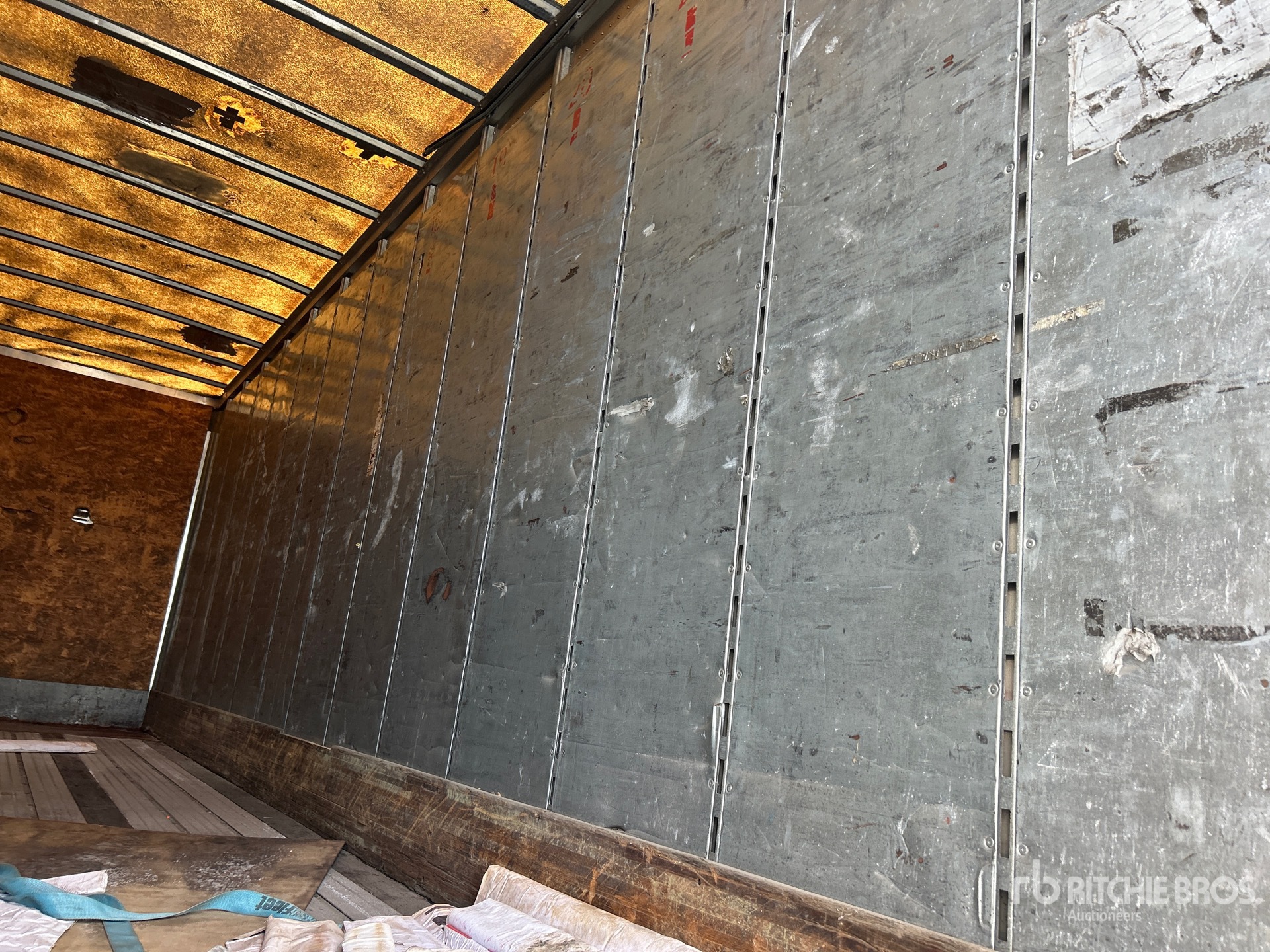 2004 Great Dane 28 FT X 102 IN S/A