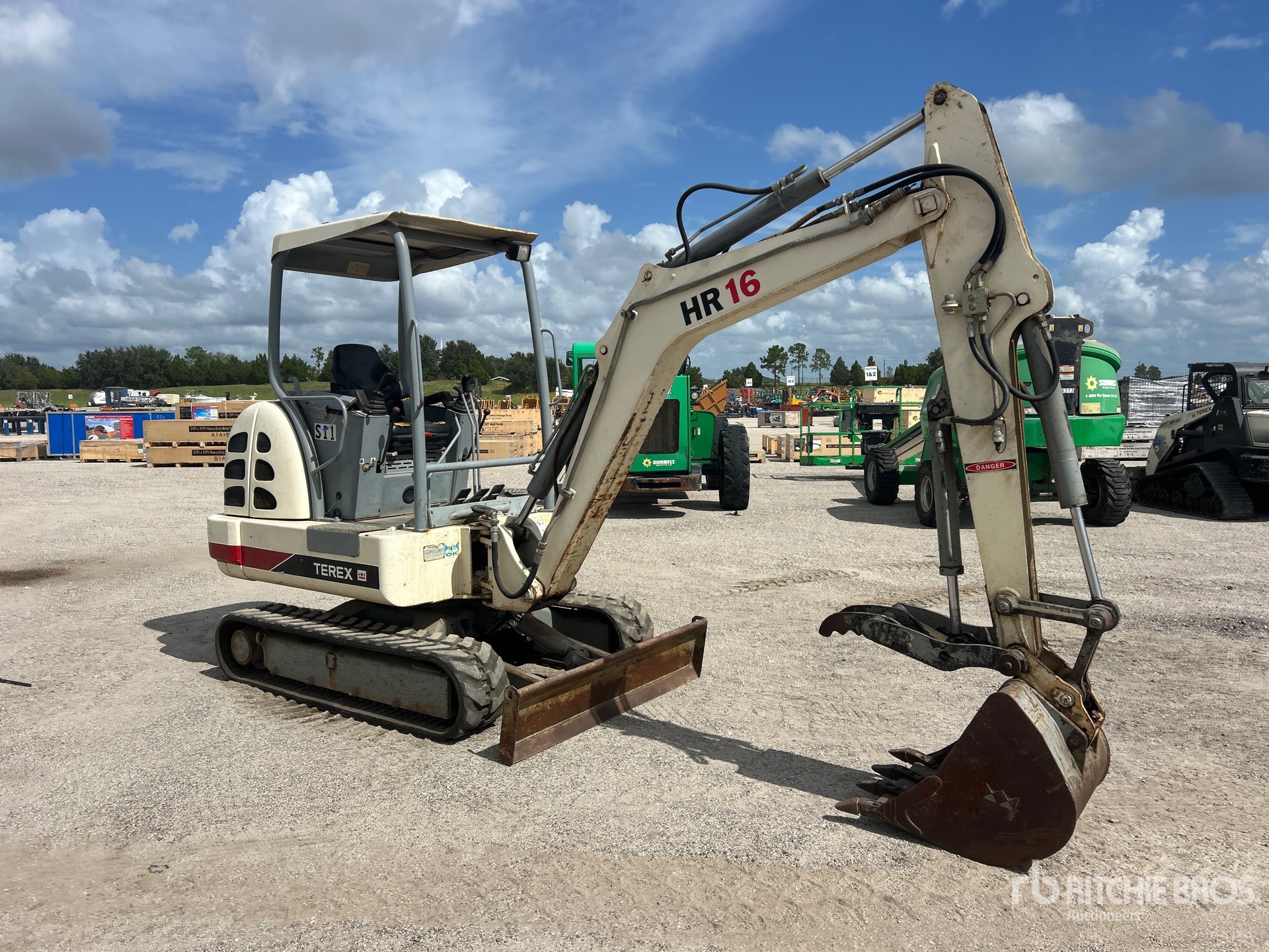 2004 Terex HR16