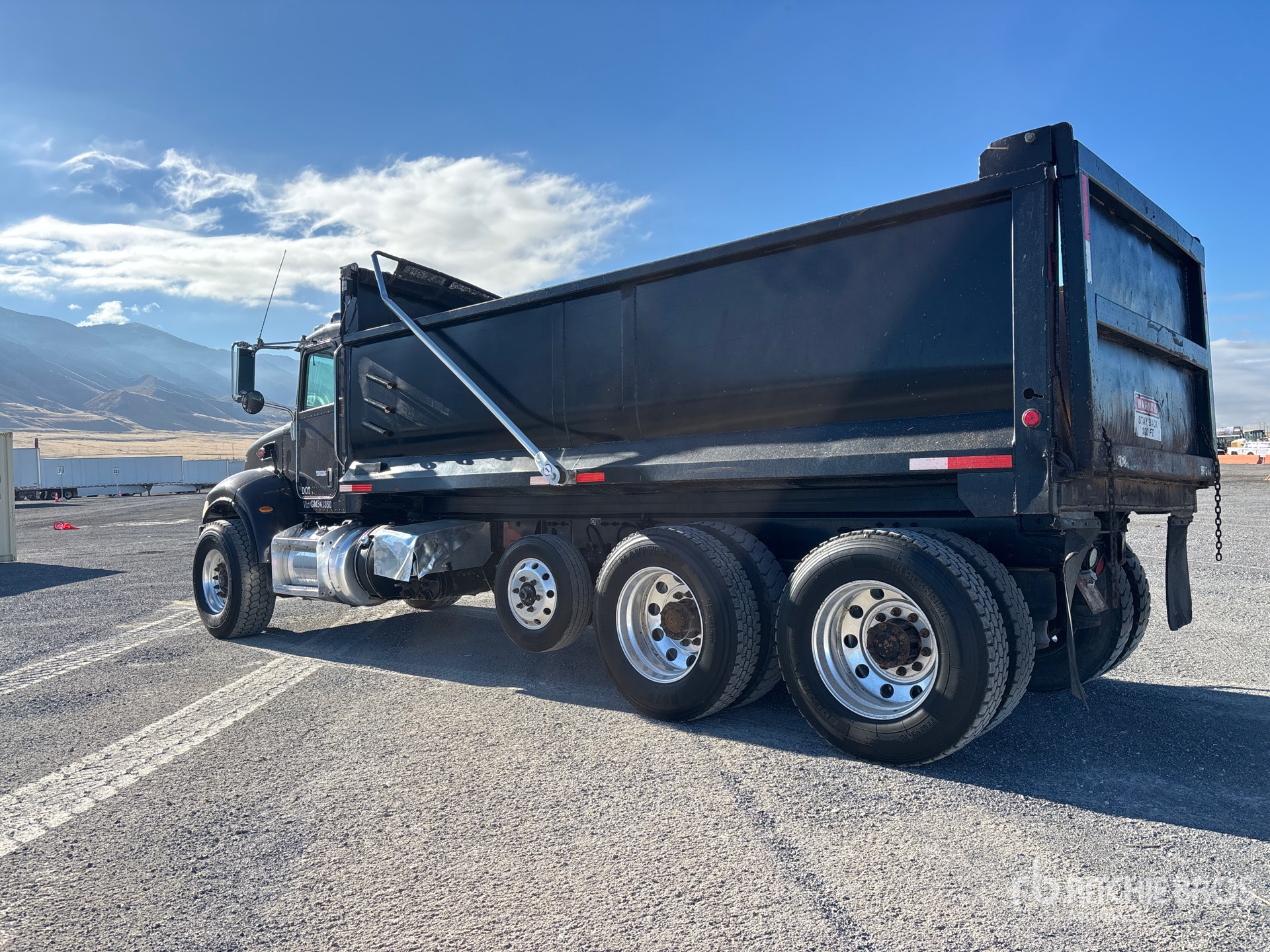2016 Peterbilt 348