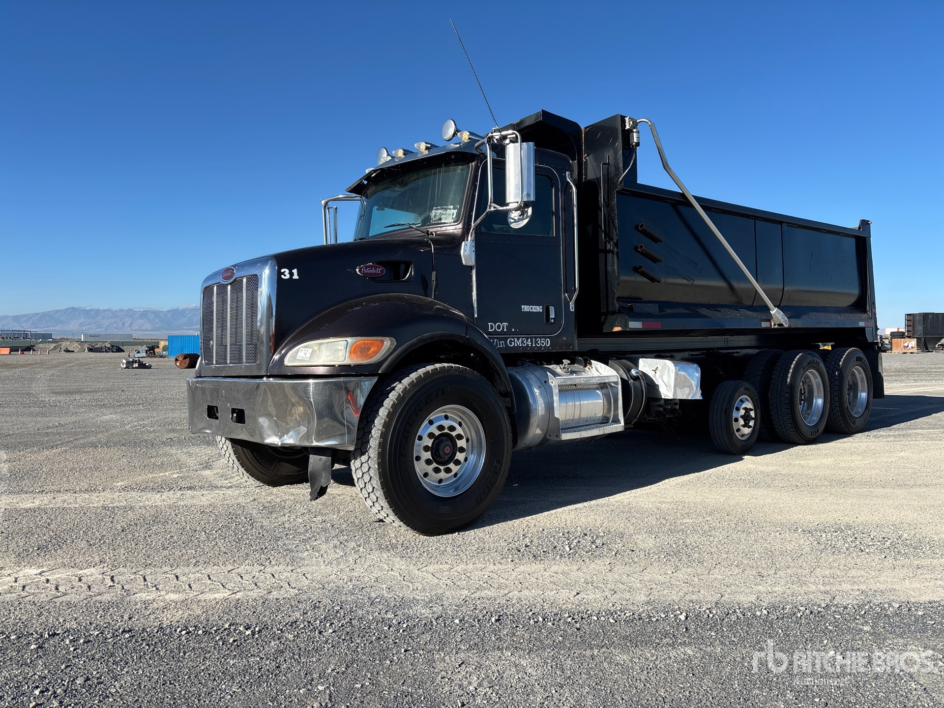 2016 Peterbilt 348