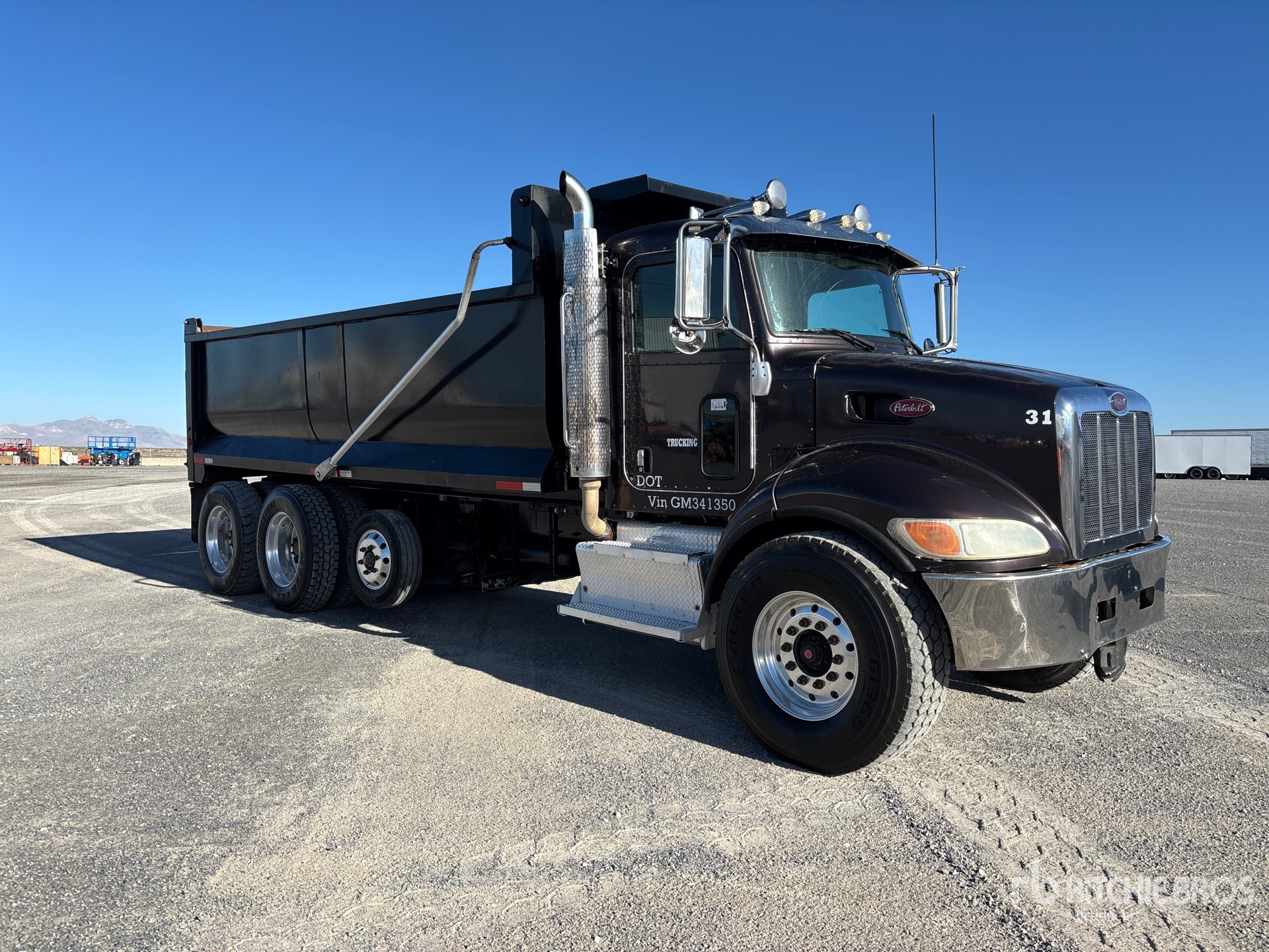 2016 Peterbilt 348