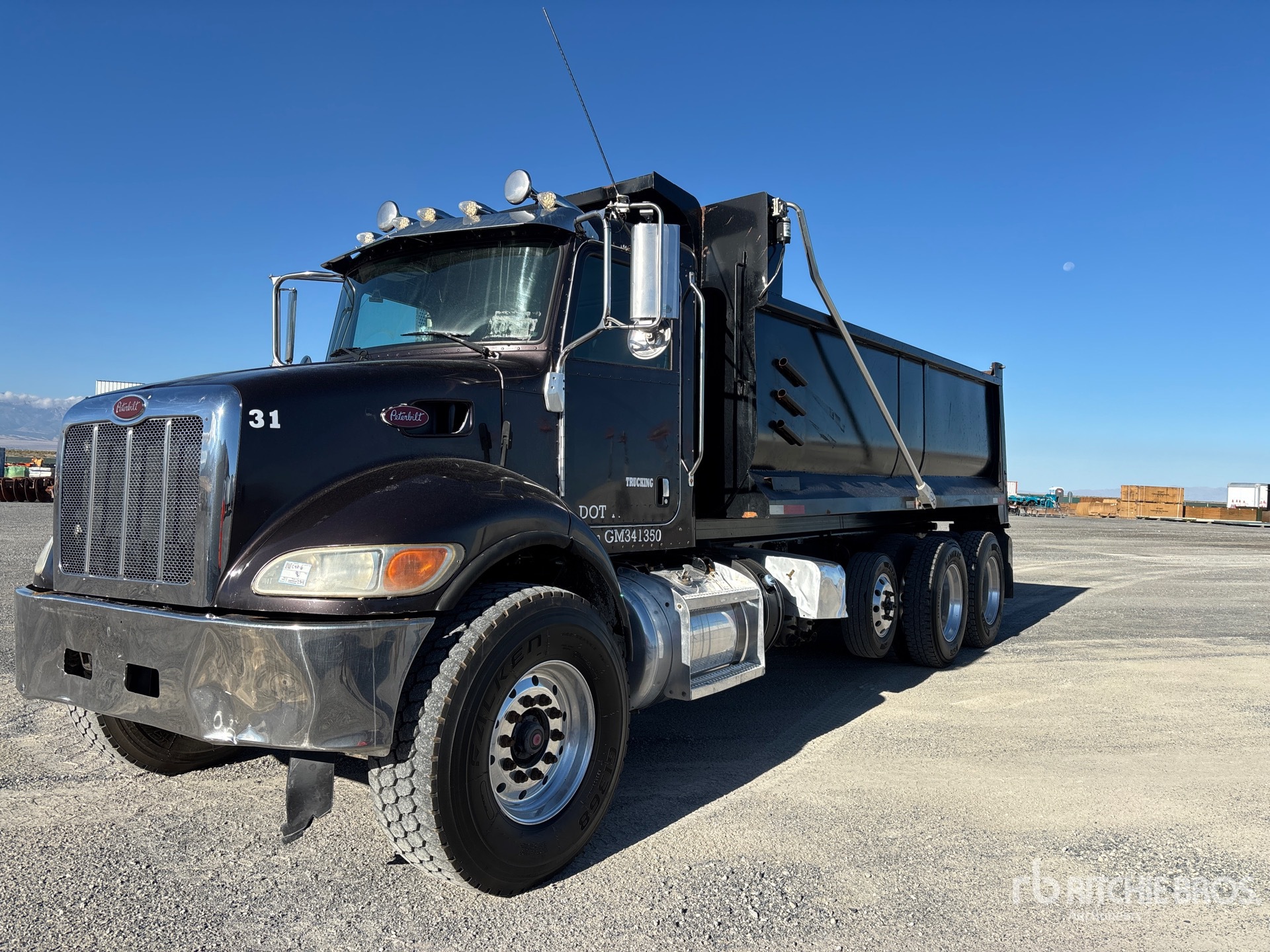 2016 Peterbilt 348