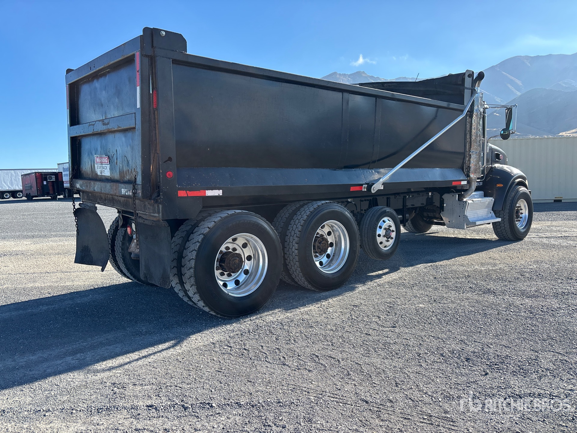 2016 Peterbilt 348