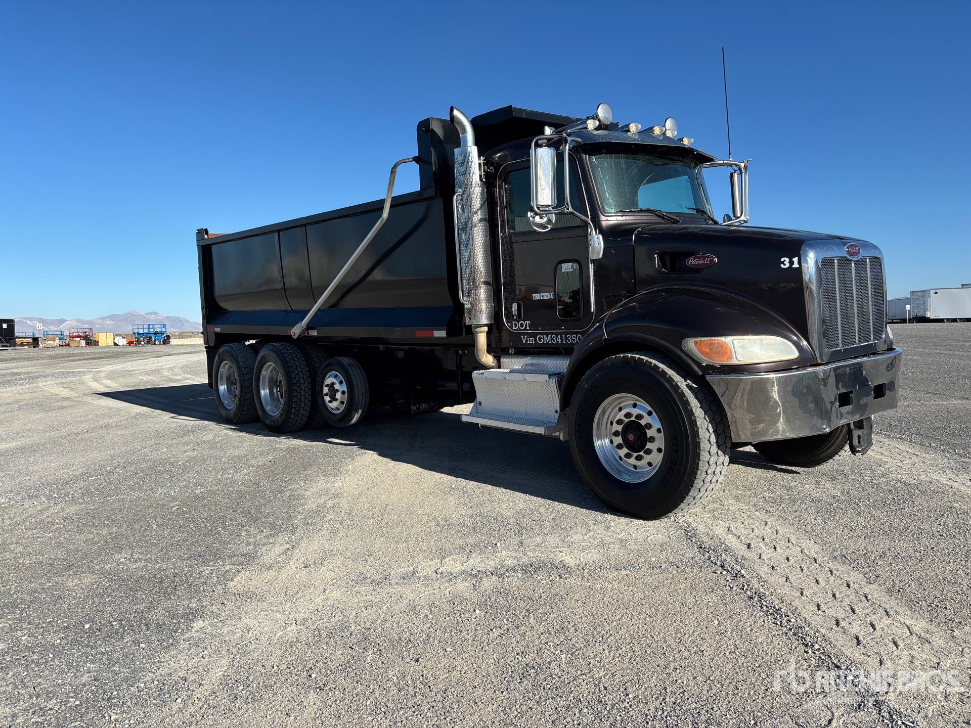2016 Peterbilt 348