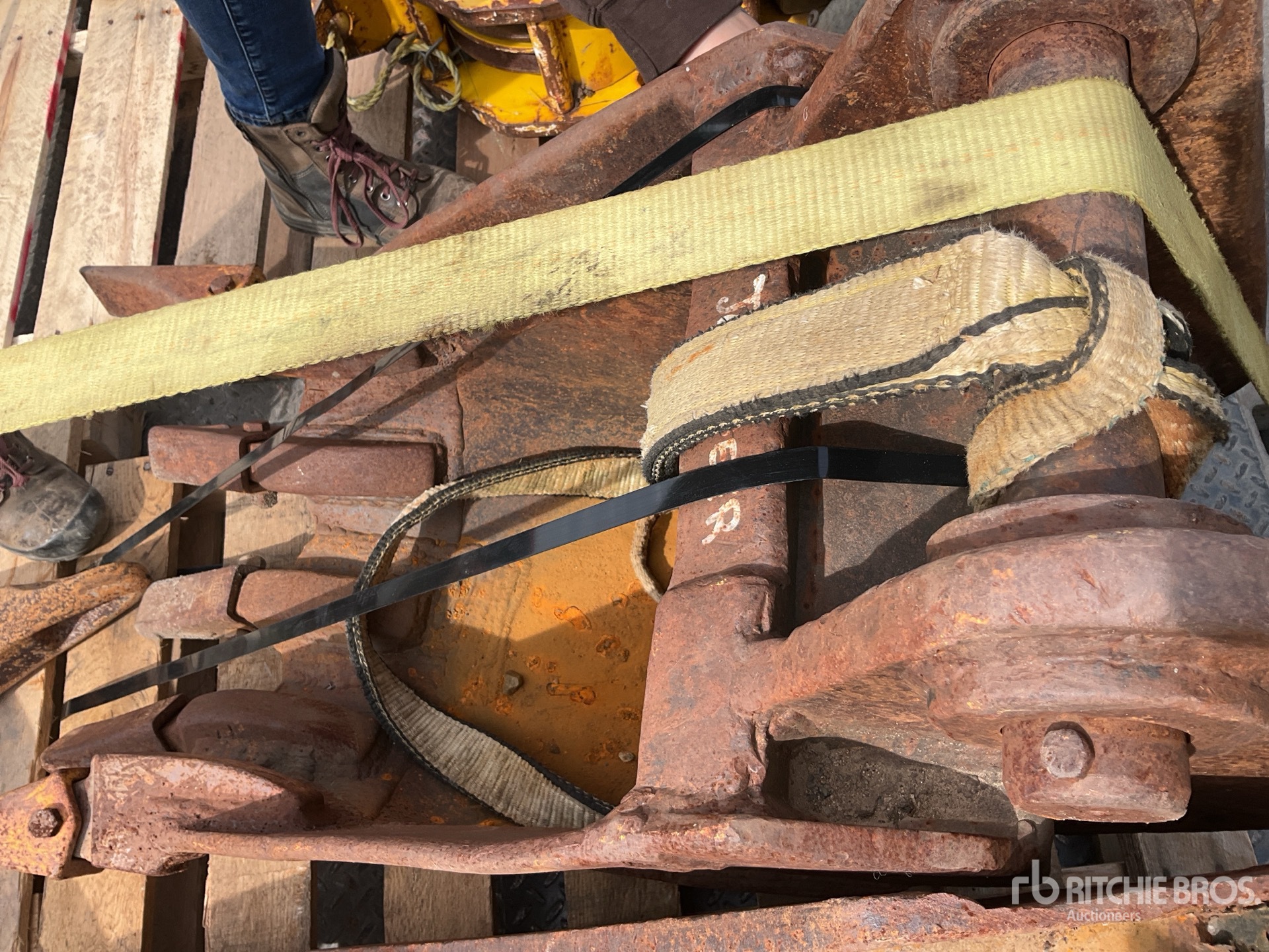 John Deere 16 in Q/C V-Ditching