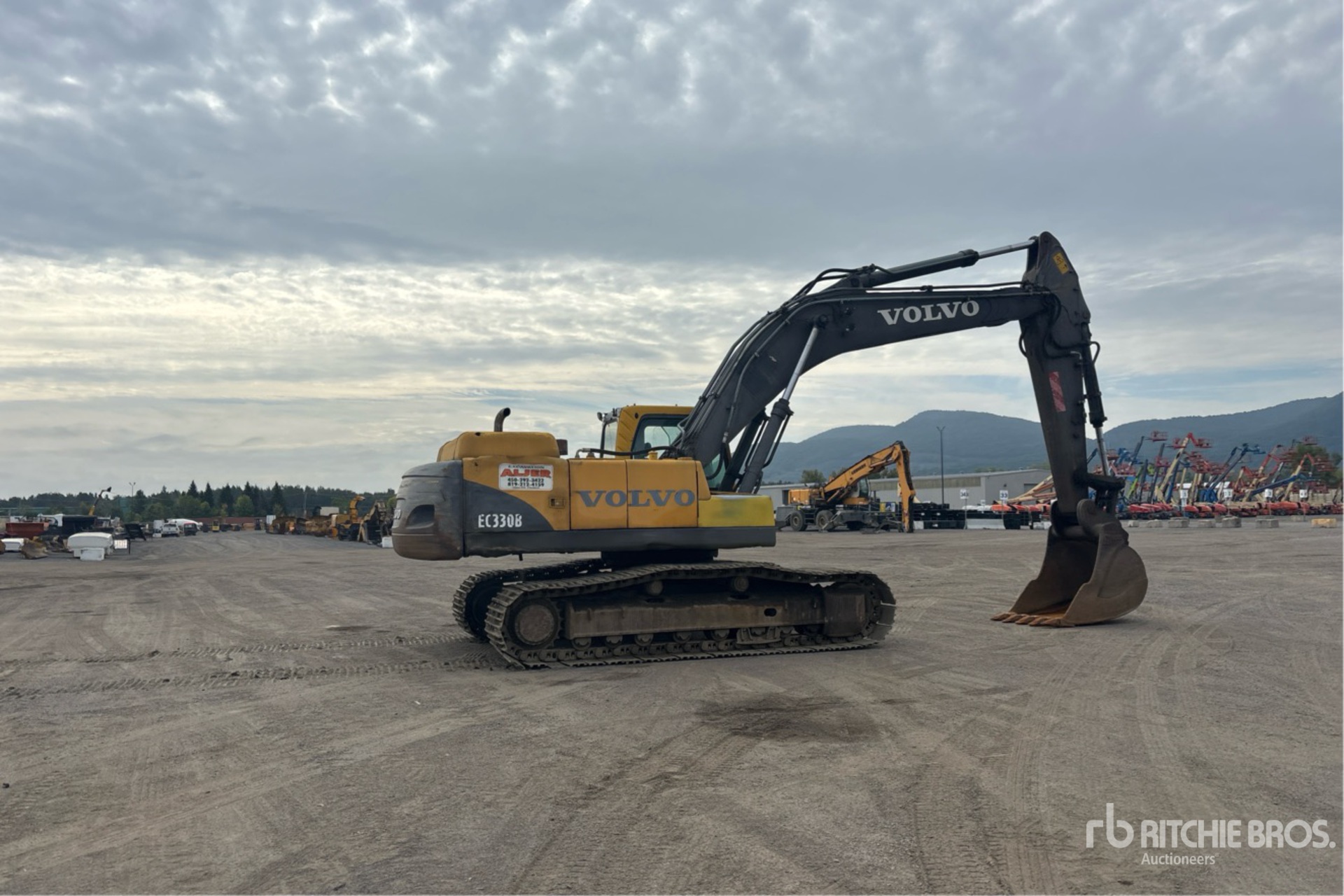 2002 Volvo EC330B LC