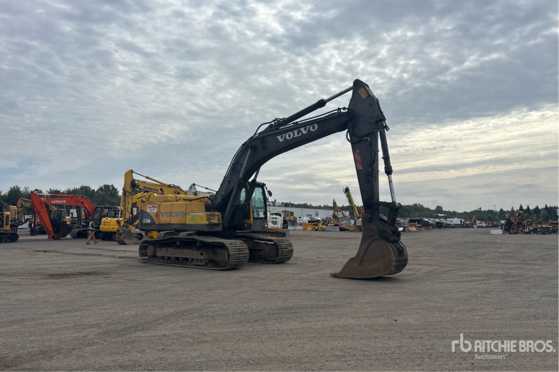 2002 Volvo EC330B LC