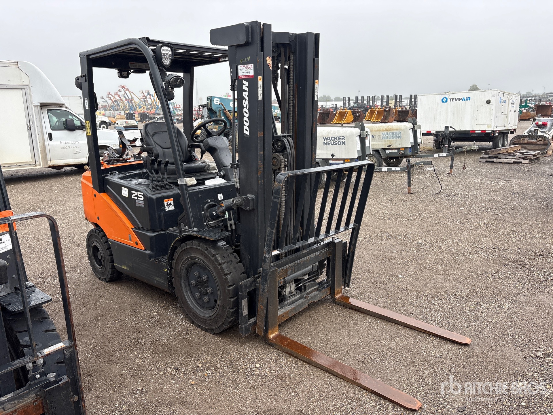 2023 Doosan G25E-7