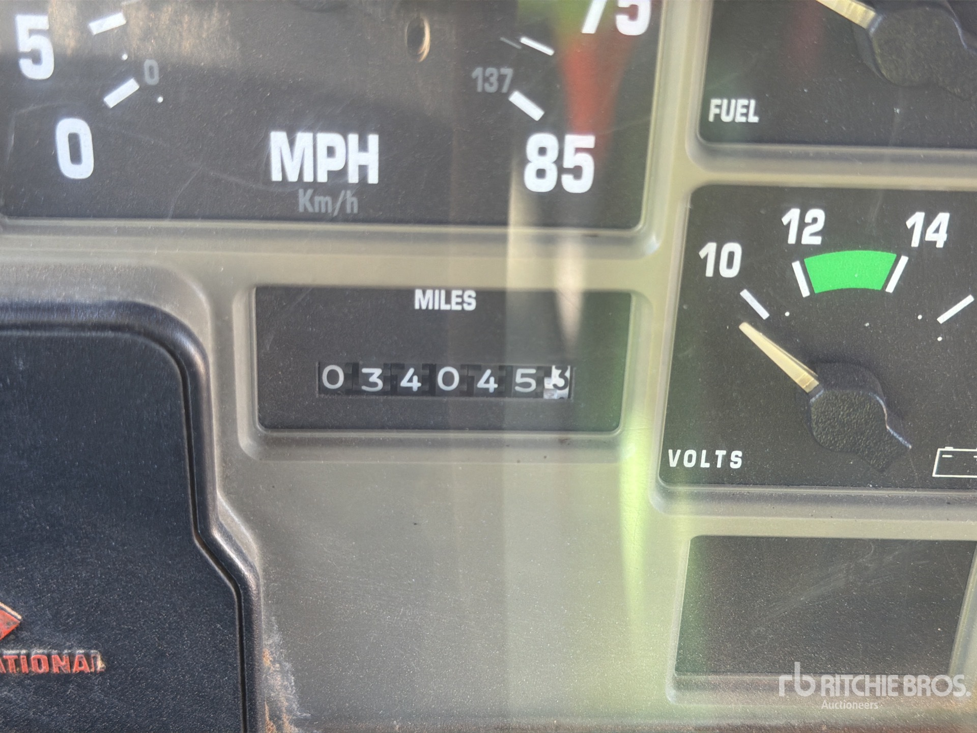 1995 International 2574