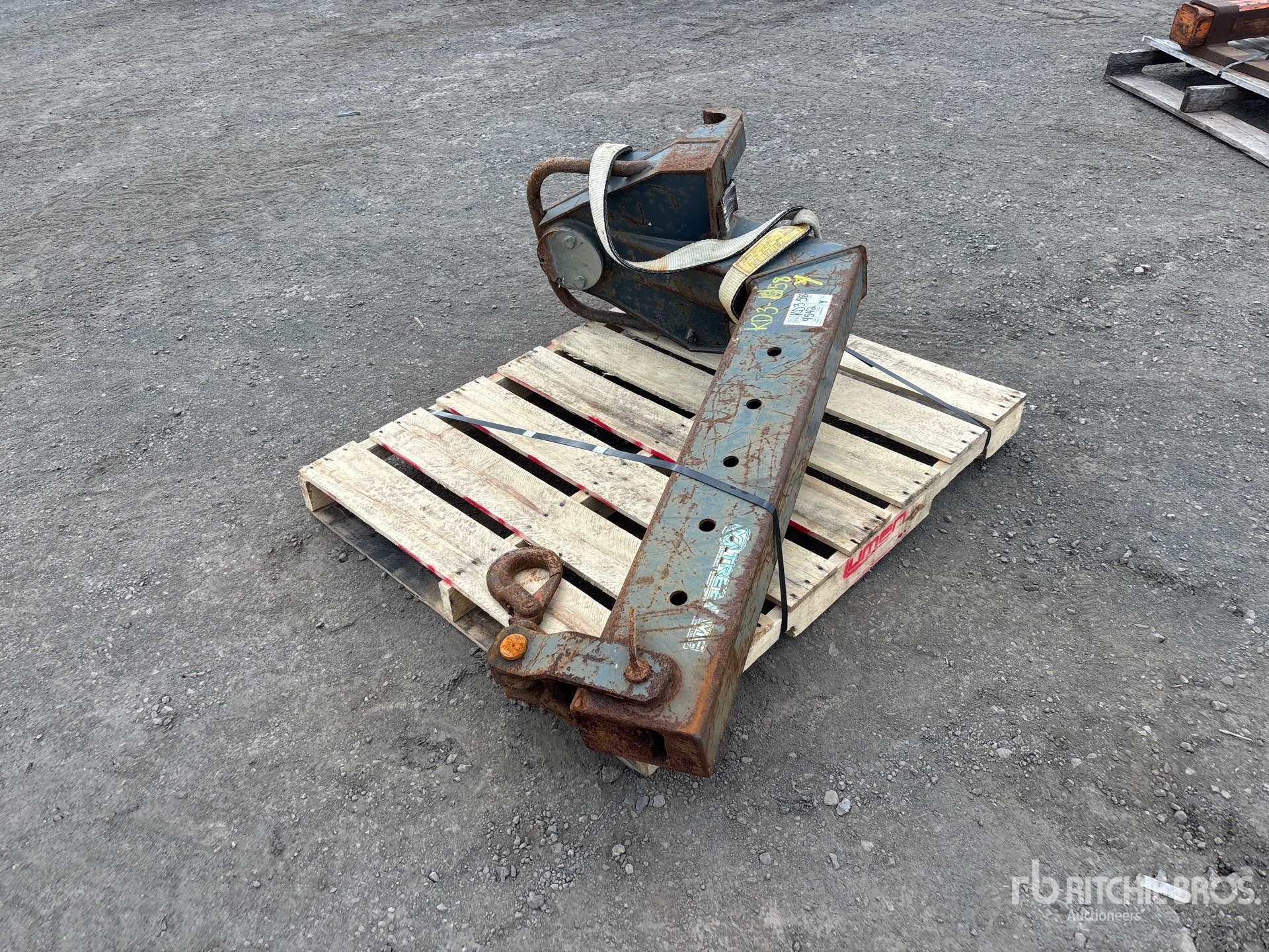 Photo of Merlo 45 in 4500 kg - Fits Telehandler