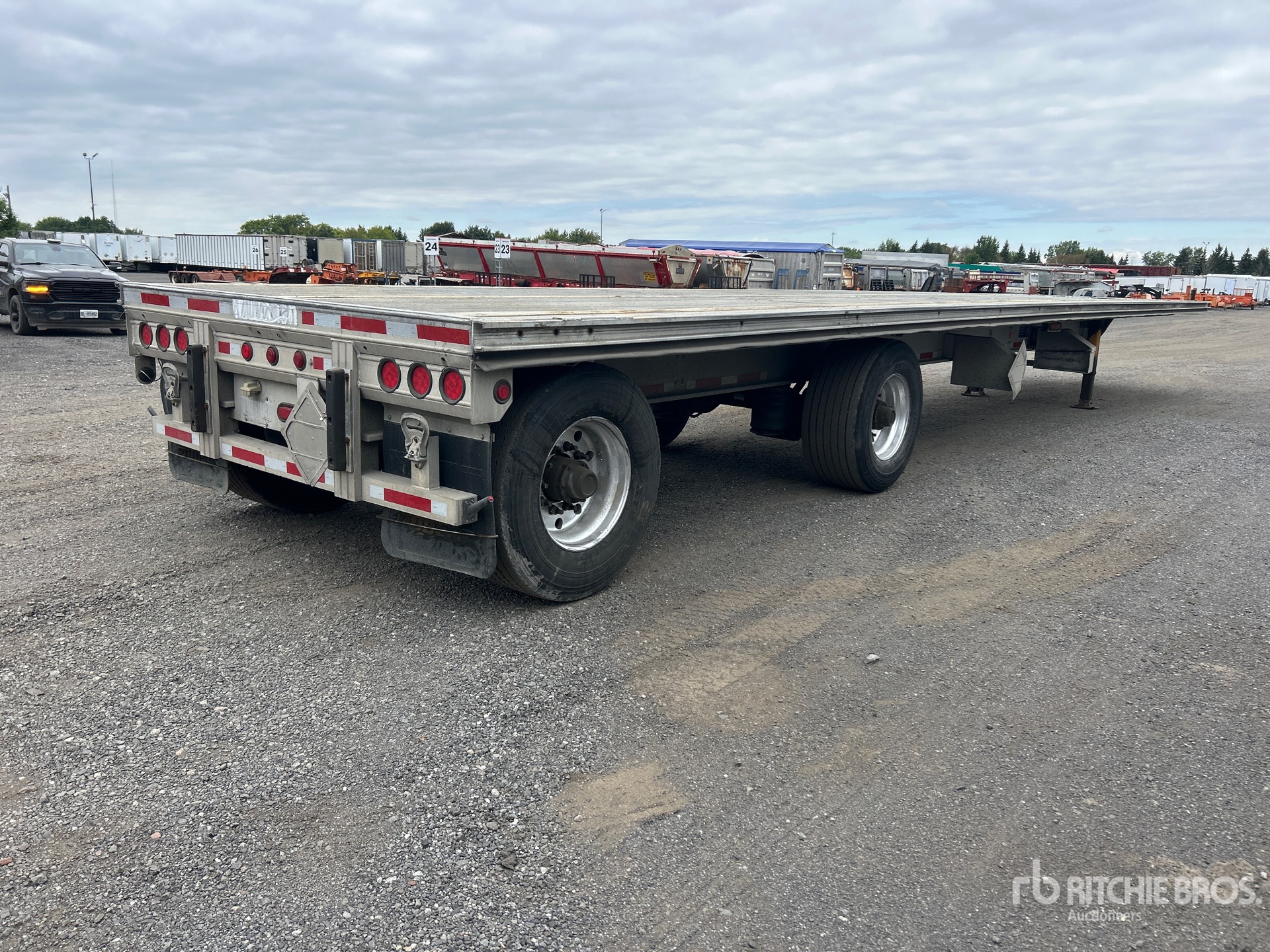2015 Alutrec 48 FT T/A SPREAD AXLE