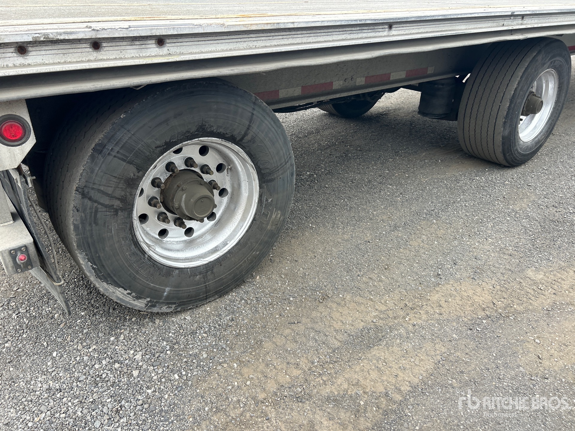 2015 Alutrec 48 FT T/A SPREAD AXLE
